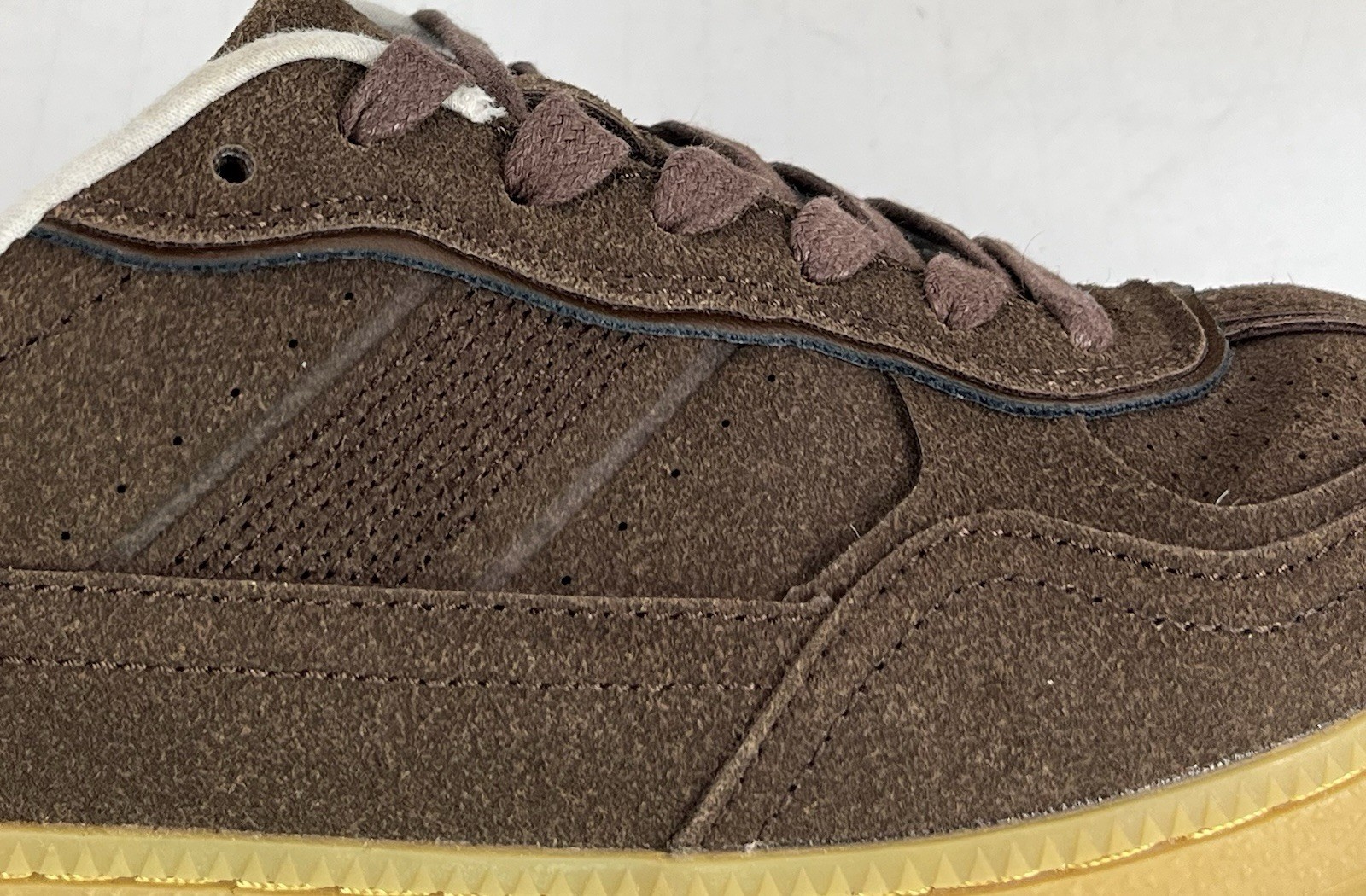 Cushionaire Bettina Womens Brown Vegan Suede Fashion Sneaker Size 7W NWOT