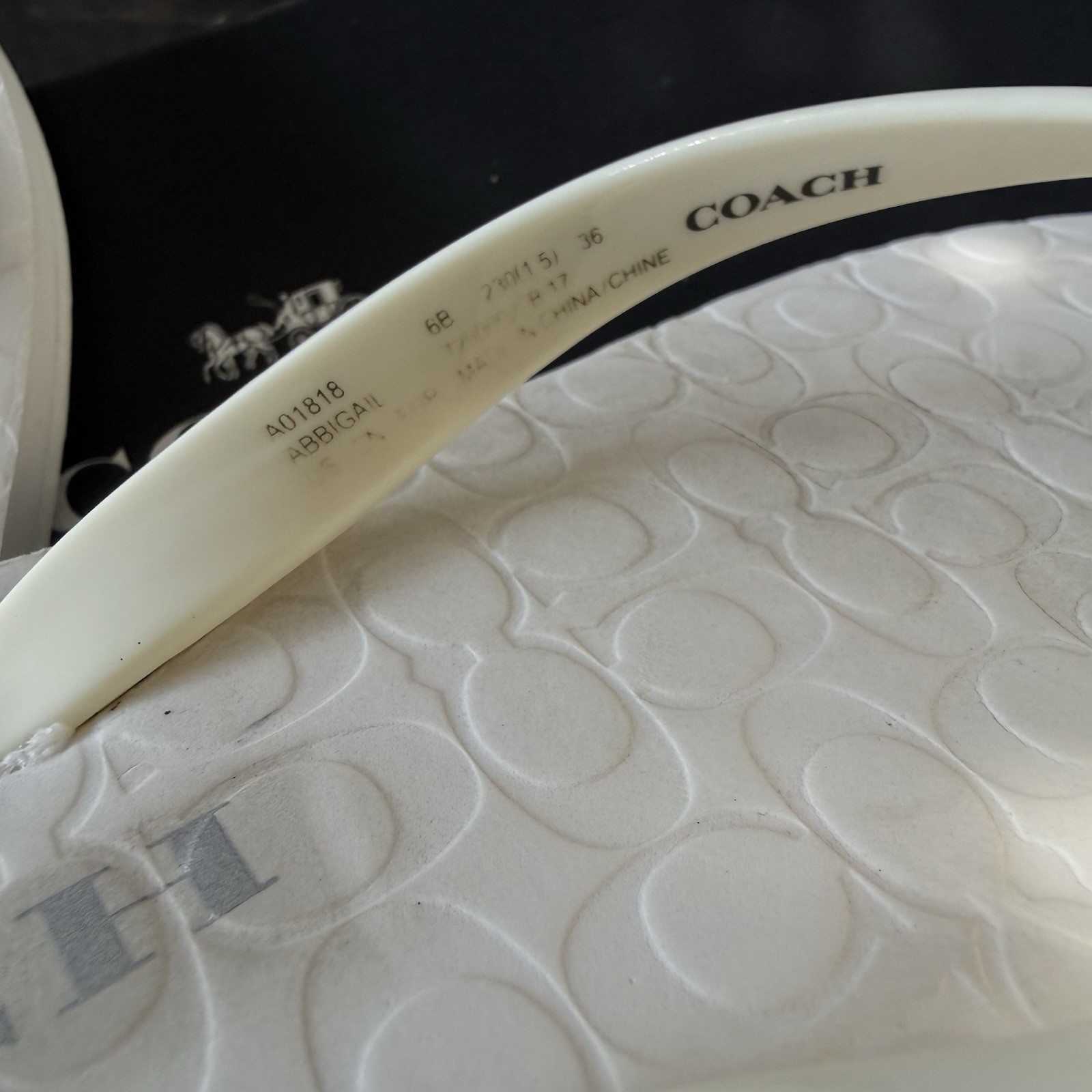Coach Abbigail Turnlock Logo White Thong Sandals 2016 Womens Size 6 + Box