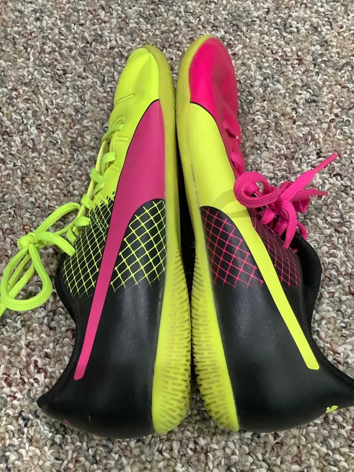PUMA Evo power 4 Soccer shoes indoor 5 C Pink Yellow black flat sneakers play