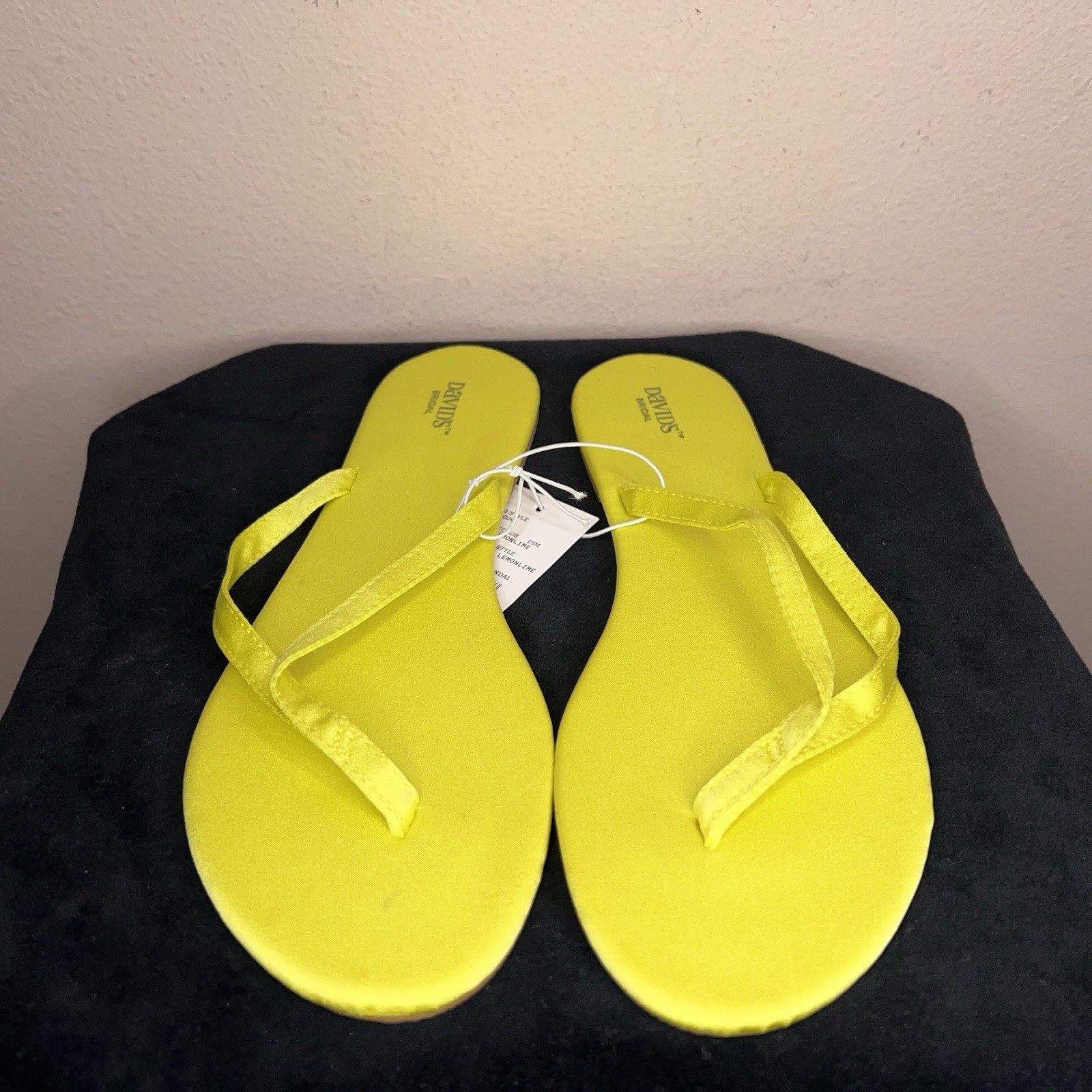 New David’s Bridal Medium 7 8 Flip Flops Satin Fabric Womens Lime Yellow NWT