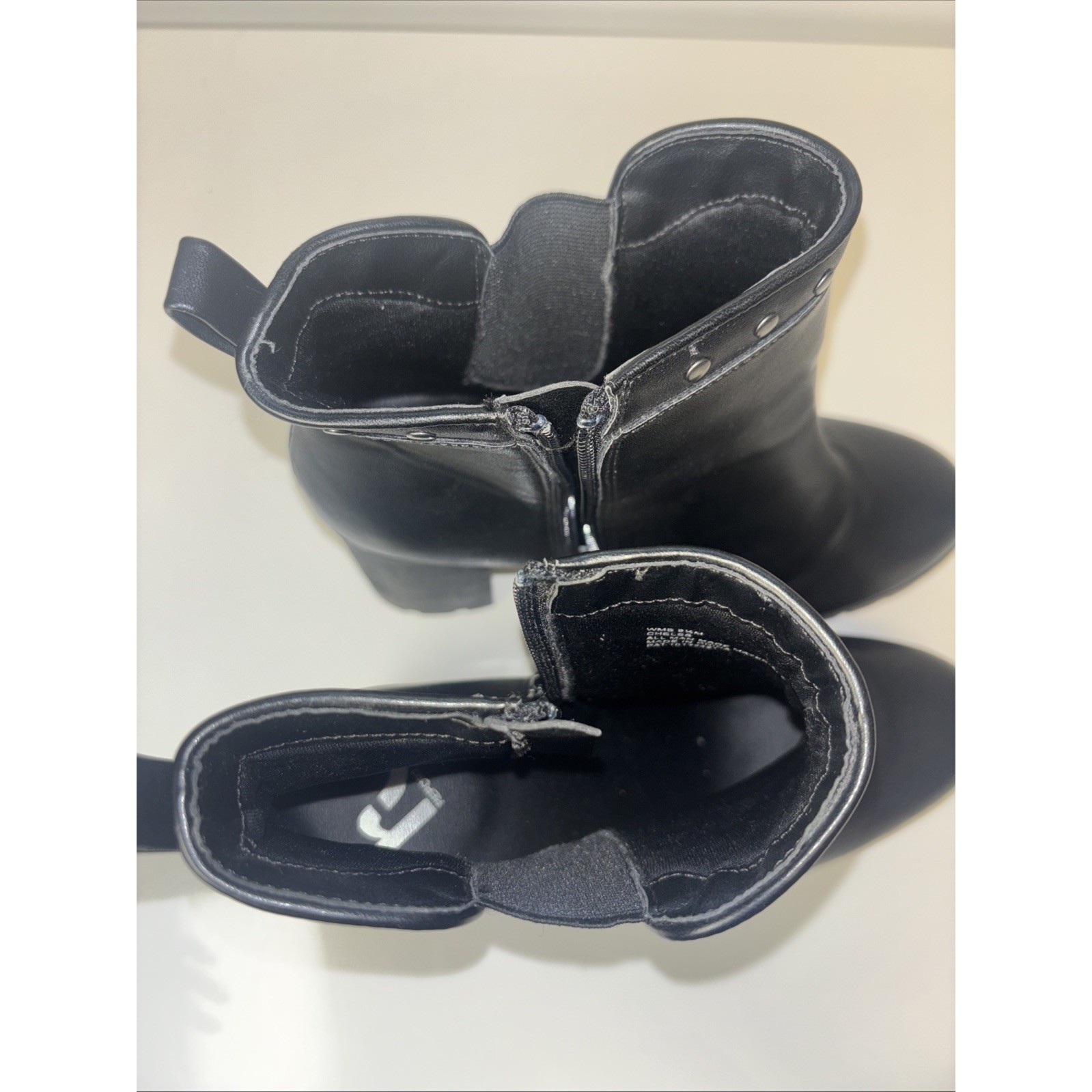 Womens Black Faux Leather Studded Lug Sole Chelsea Boots Size 9.5