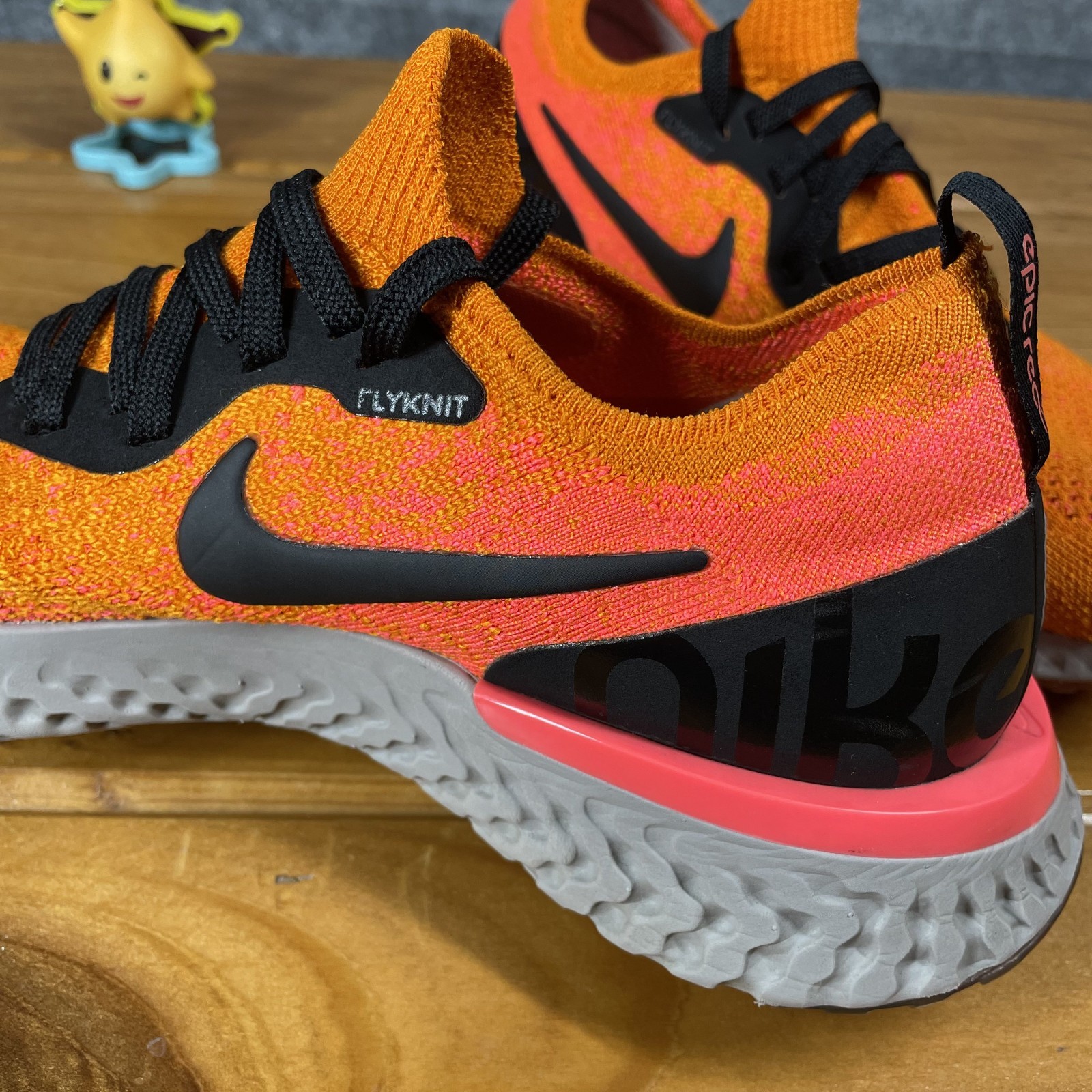 Nike Epic React Flyknit Youth Size 5.5Y Womens 7 Orange Black Running 943311-800