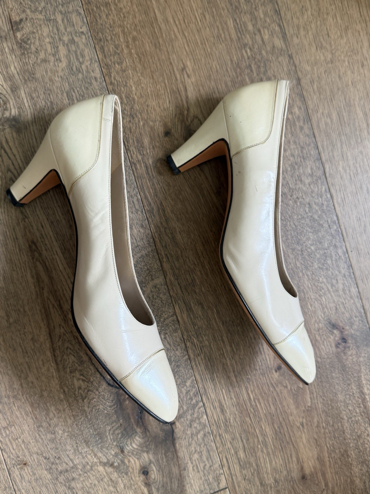 Salvatore Ferragamo vintage Leather Block Heel Pumps 8.5B. Made from calfskin.