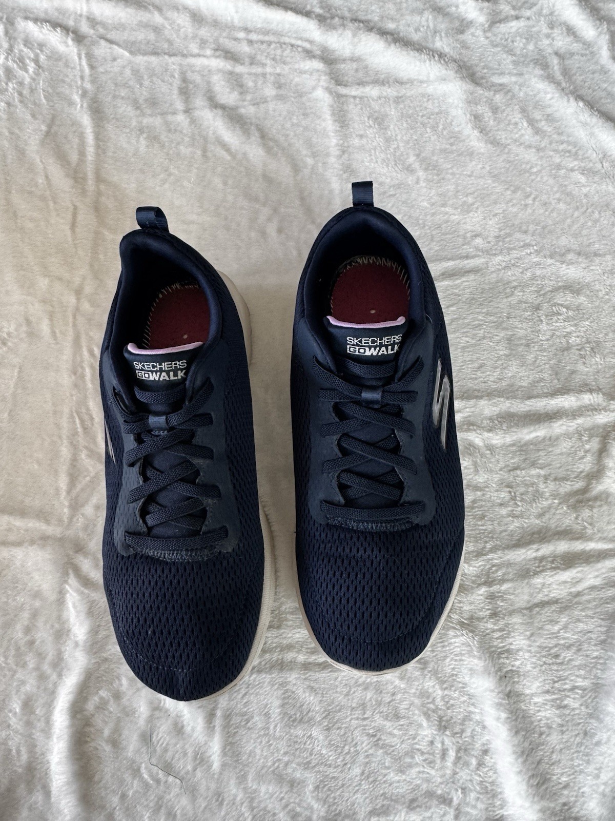 Skechers GOwalk Women’s Navy and White Slip-On Walking Shoes Size 9.5