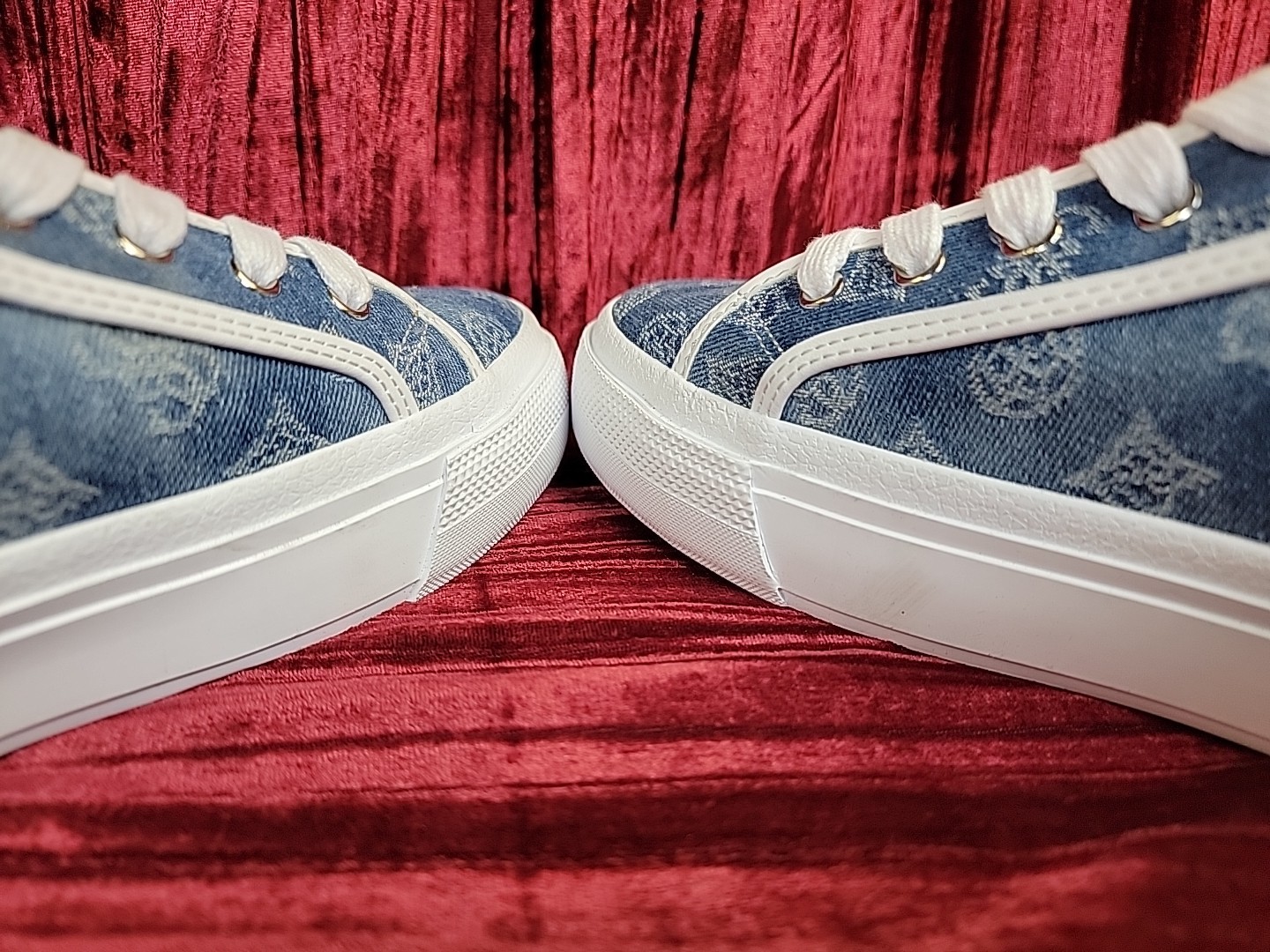GUESS Women’s 10 Jelexa casual shoe Sneaker Medium Blue 420 new no box style