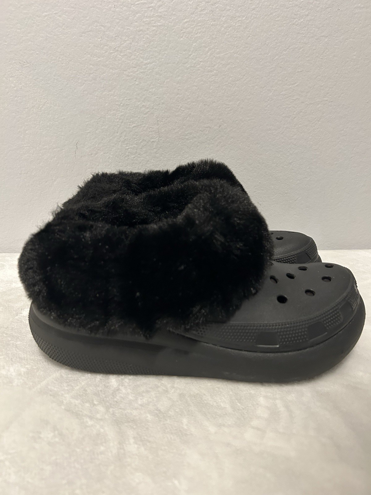 Crocs Furever Crush Lined Platform Clog Black Faux Fur Women’s 7 Men’s 5