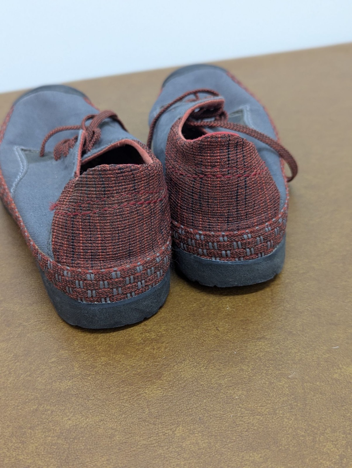 Keen Harvest Sample Shoes Size 9 US Red & Gray Casual Eco-Friendly Design
