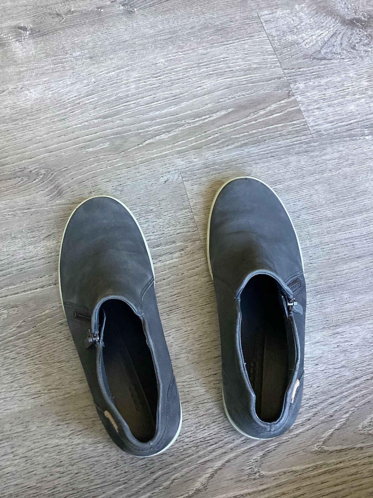 Ecco Soft 7 Shoes Womens 8 / 39 Gray Nubuck Leather Zip Bootie Casual Comfort