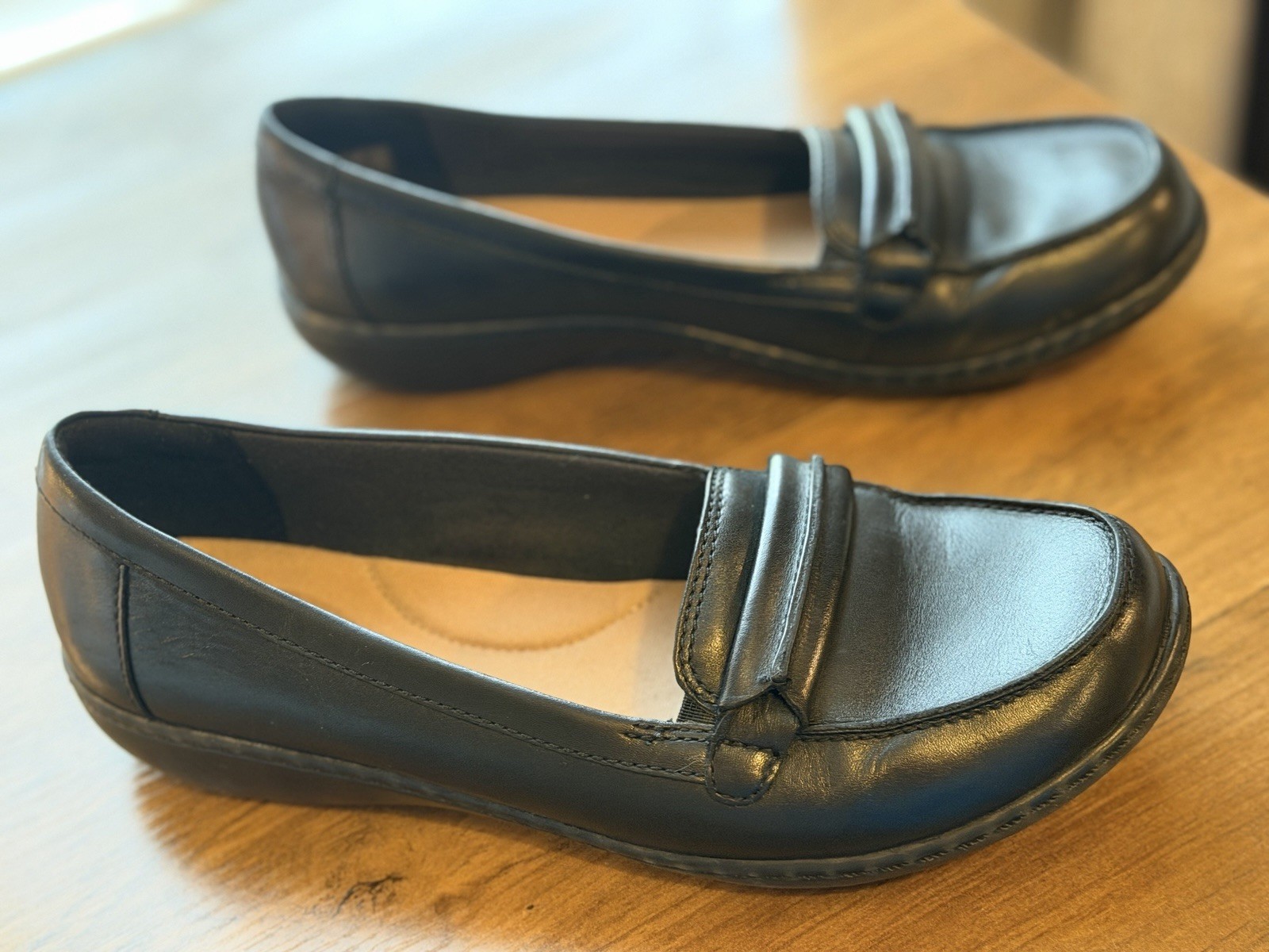Clarks Collection Black Leather Loafers Women’s Size 8.5 Slip-On Comfort Shoes