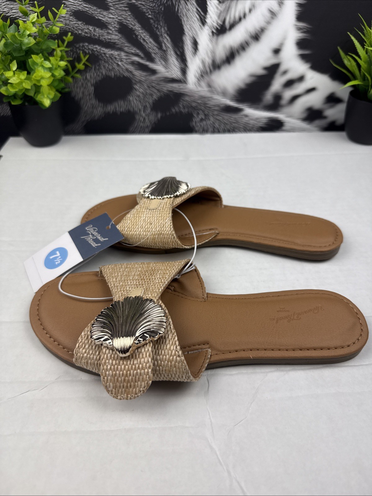 Universal Thread Nesryn Raffia Shell Slide Sandals Tan Wovens Size 7.5 New