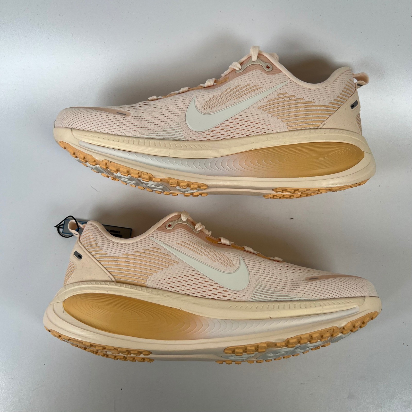 Nike Vomero 18 Guava Ice Orange Chalk HM6804-800 Womens 10 Running Shoes