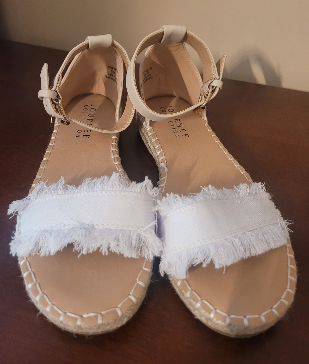 Journee Collection White Fringe Espadrille Flat Sandals Ankle Strap Buckle 7.5