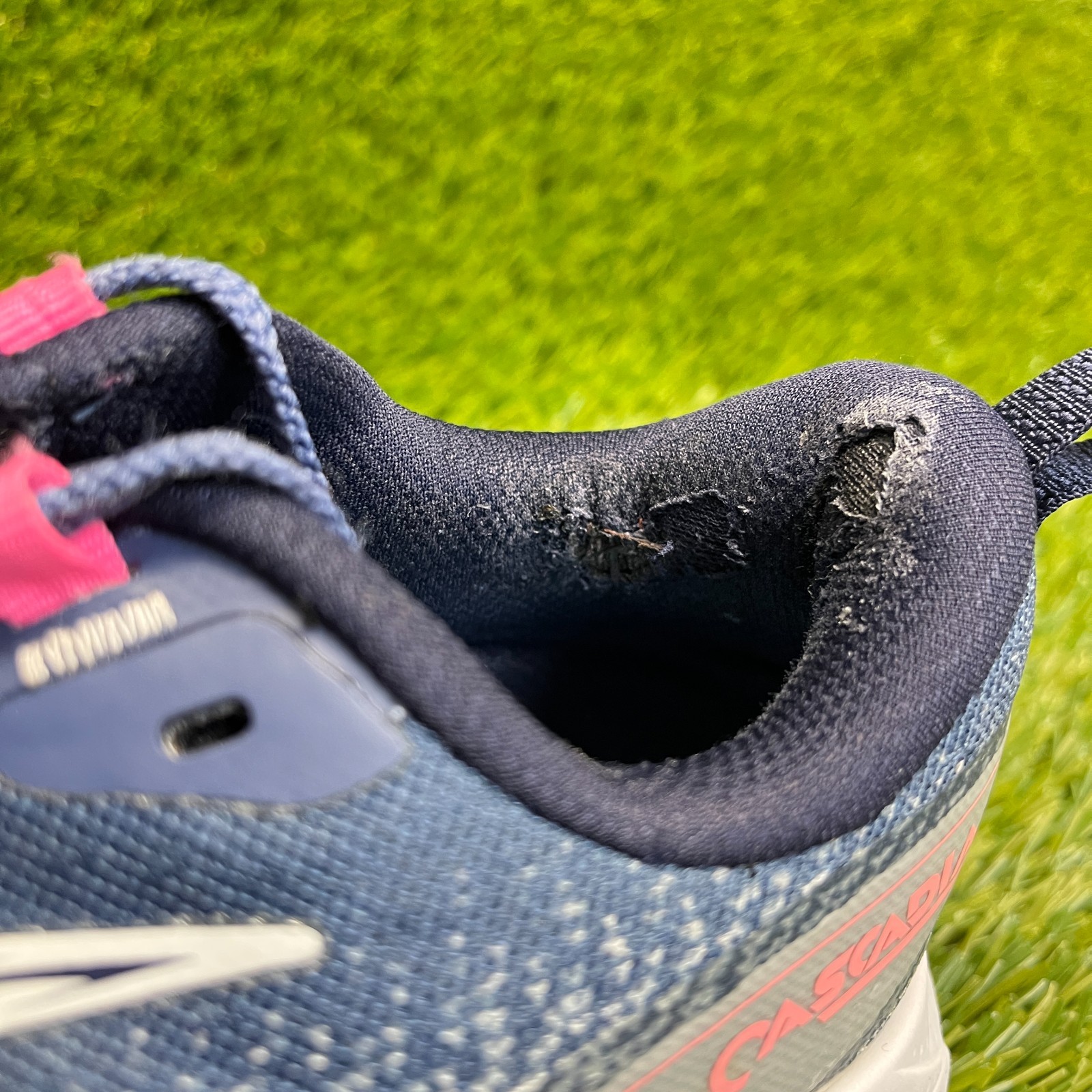 Brooks Cascadia 18 Womens Size 9 Blue Gray Pink Athletic Running Shoes Sneakers