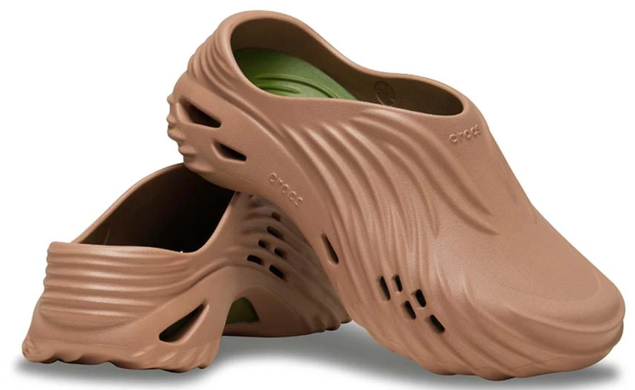 Crocs Unisex-Adult Pull-On Echo Wave Clogs, Cork Brown, M10 | W12