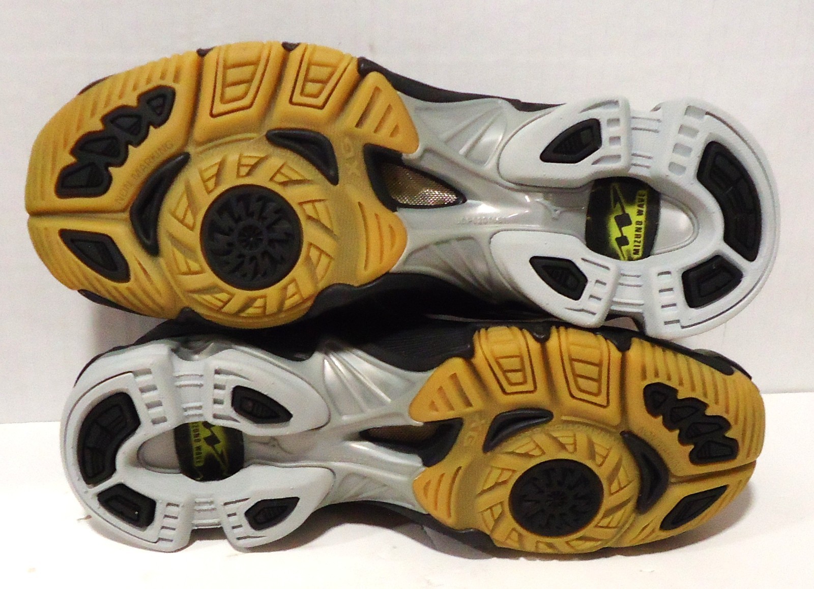 Mizuno Wave Lightning Z4 Volleyball Sneakers Shoes Women Size 7 Black- New w Box