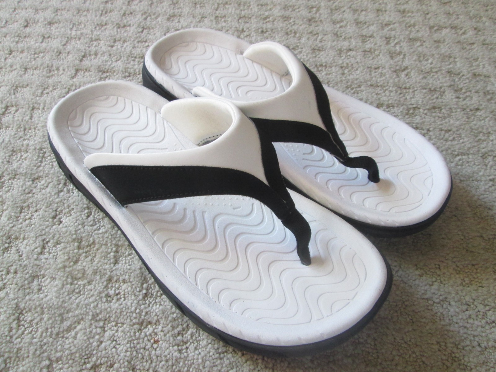 AVIA Hightail Thong Athletic Sandals Eva Foam Fom White Black Women’s Size 11