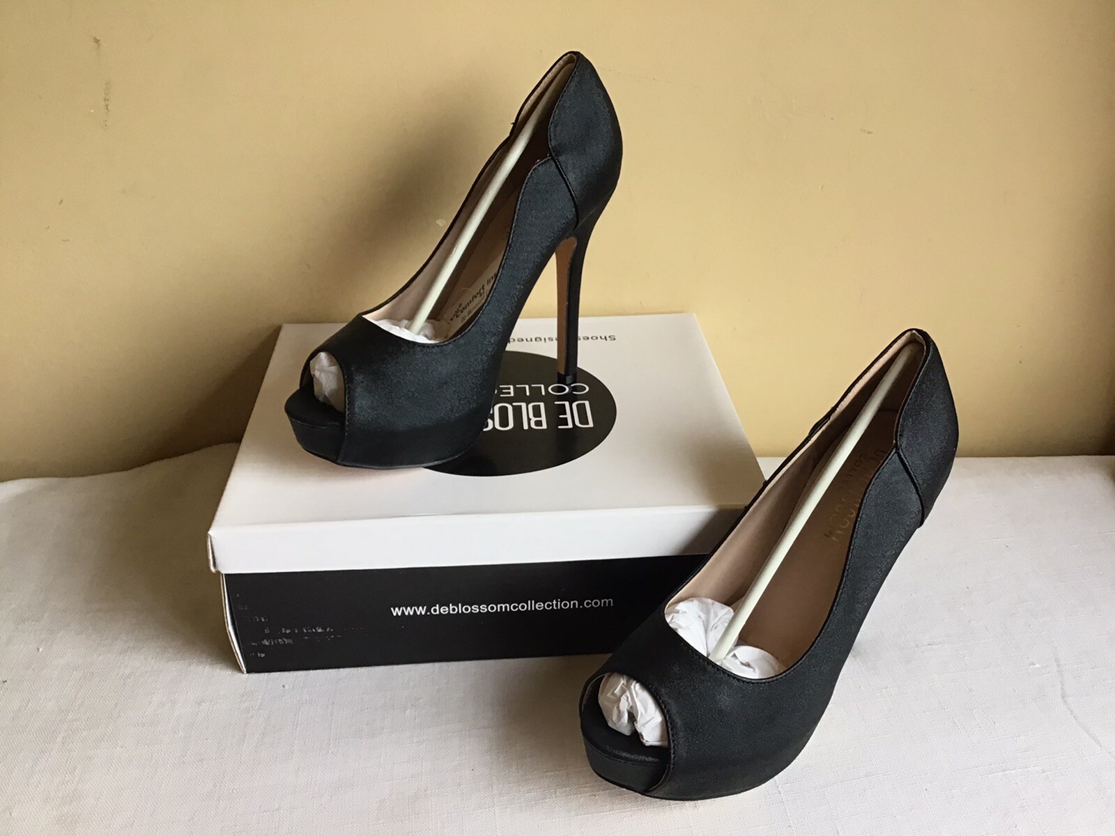 New Womens De Blossom Collection Black Slip On Open Toe Stiletto High Heels 7