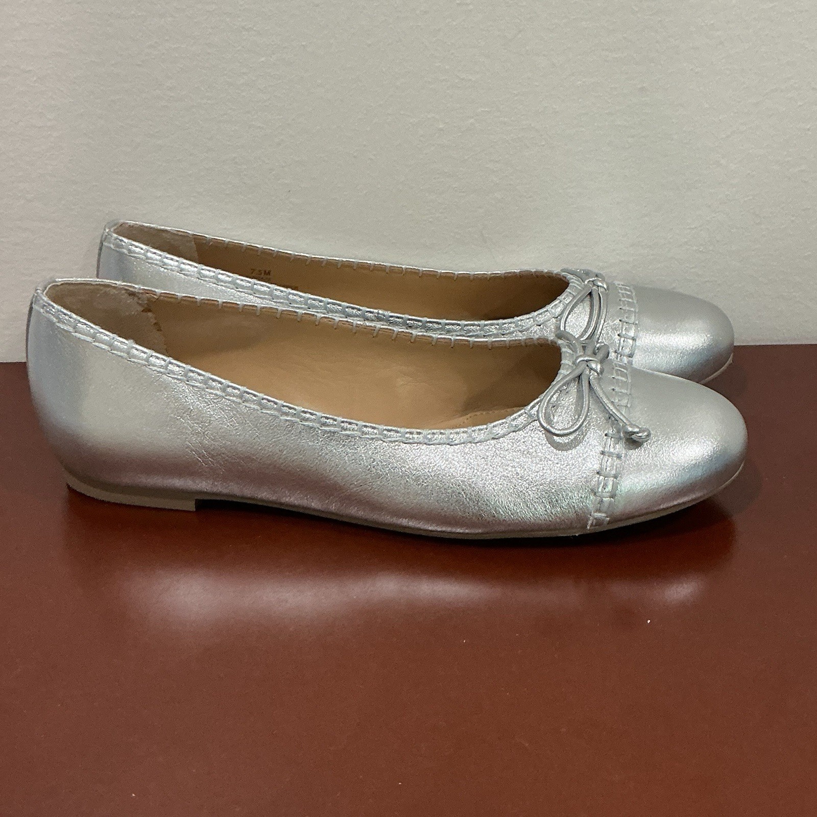 TALBOTS Blair Ballet Flats w/ Bow Metallic Silver 7.5 M Stitched EUC