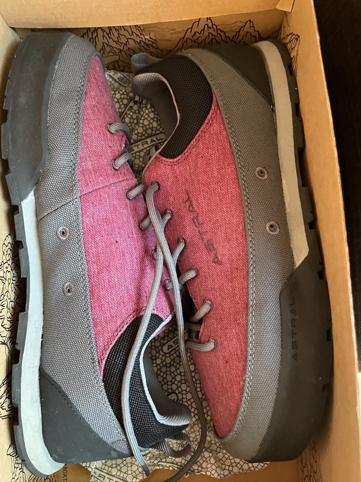 Astral Rambler Women’s Size 9 Burgundy Hiking/Walking Shoe Sneaker