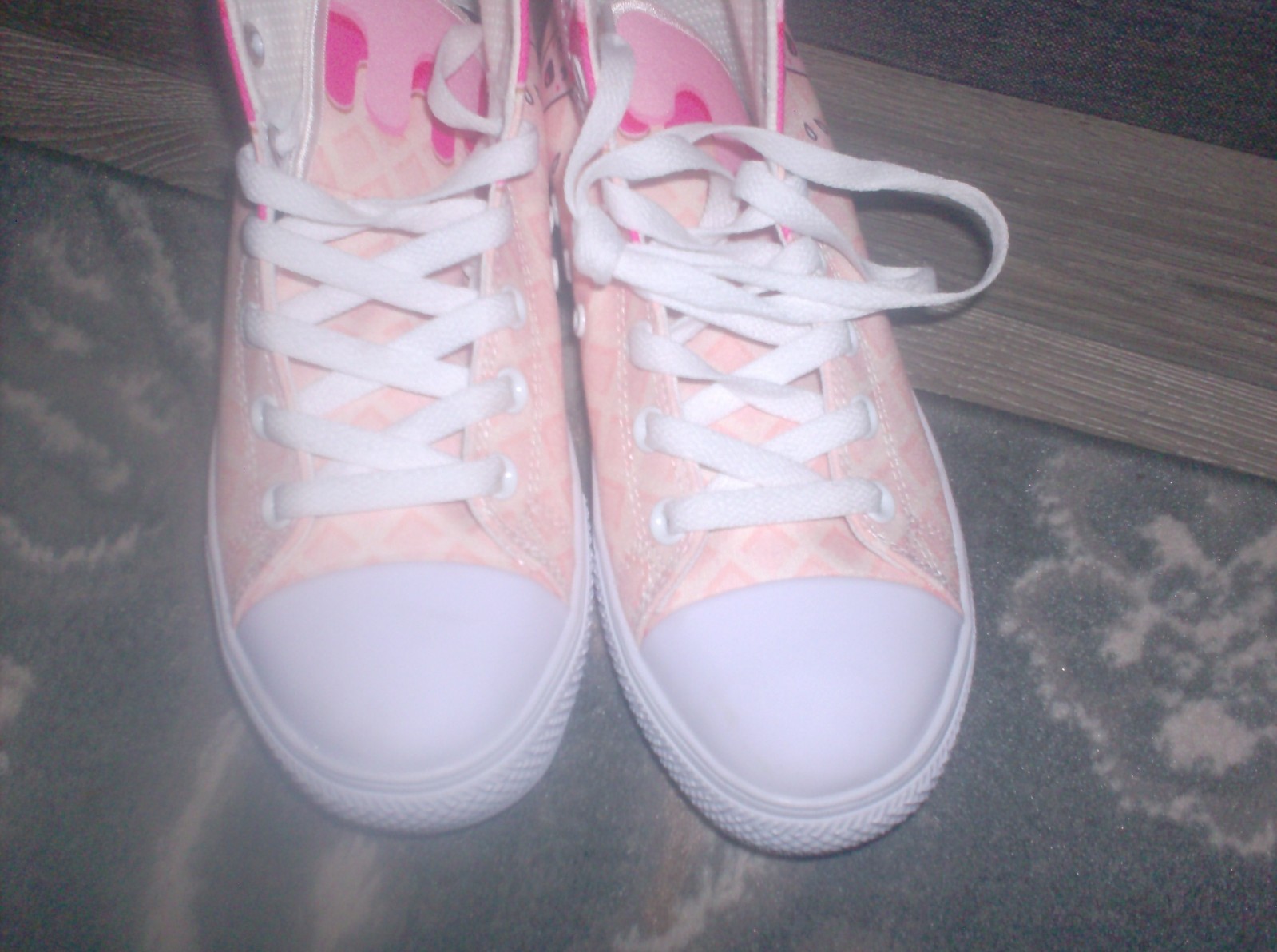Raad Shop Women’s Graphics High Tops Shoes, Size 7