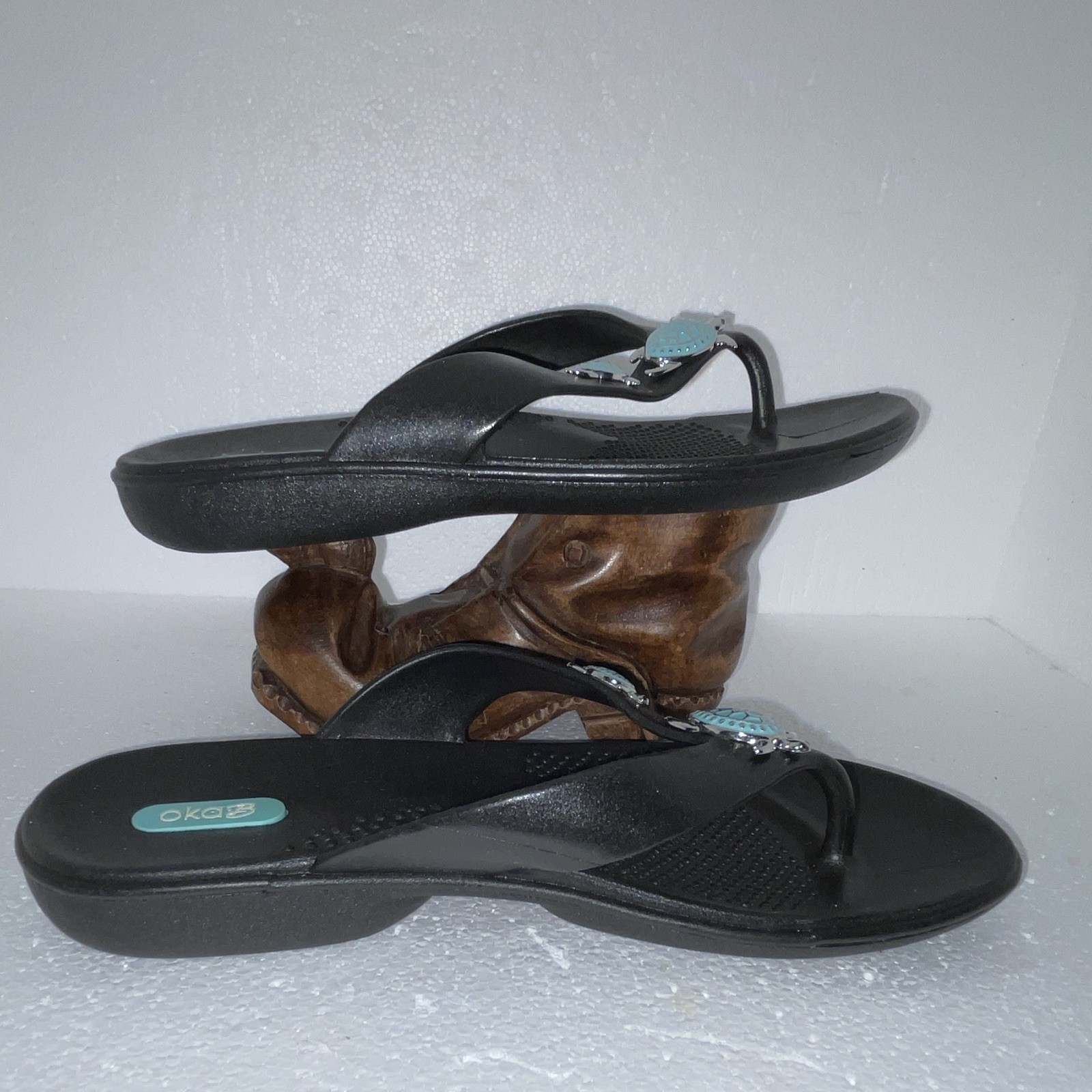 Oka-B Black Thong Sandals Turtle Accents Comfort Slip-On Women’s Size 8