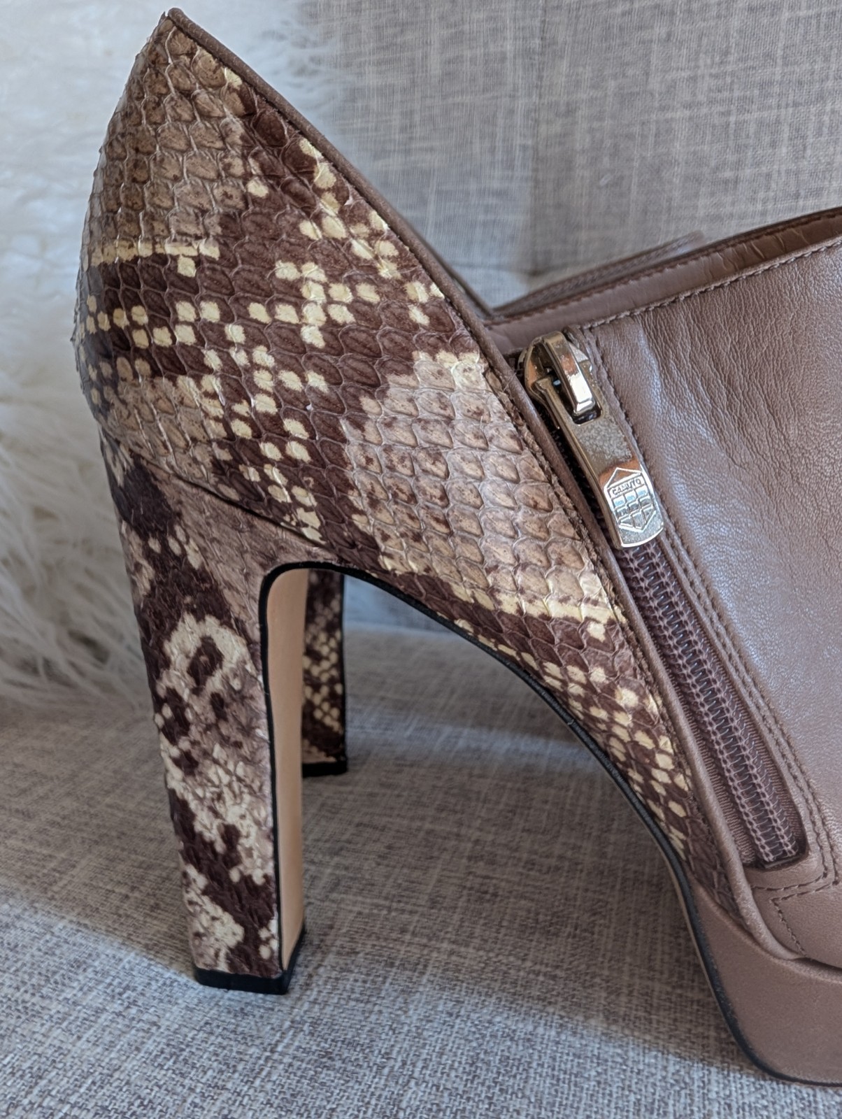 Vince Camuto Snake Print Peep Toe Heel Size 8.5