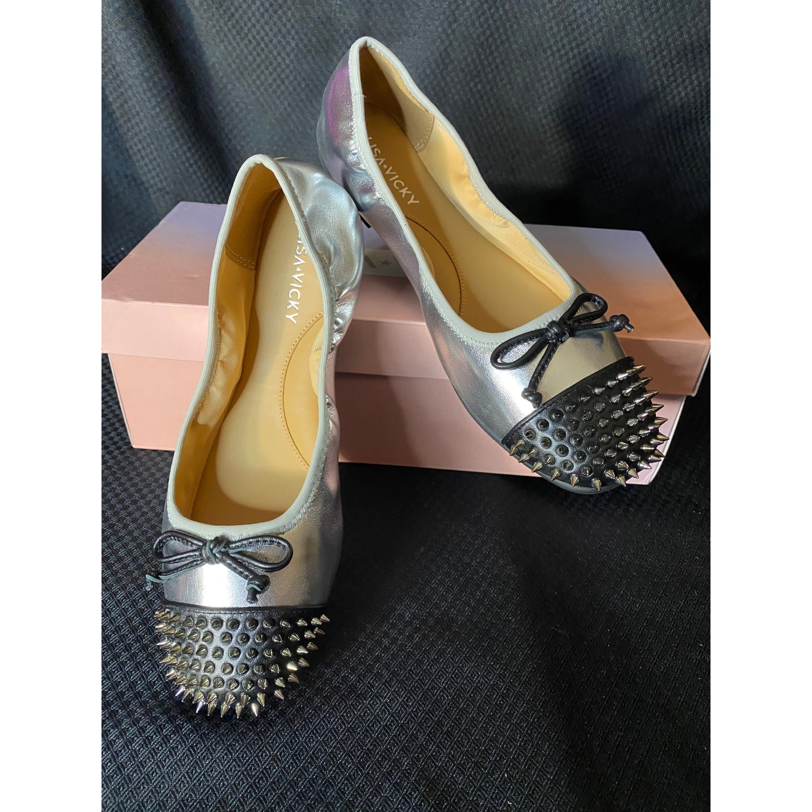Lisa Vicky Bliss2-V Silver Metallic Studded Cap Toe Ballet Flats Size 7M NEW