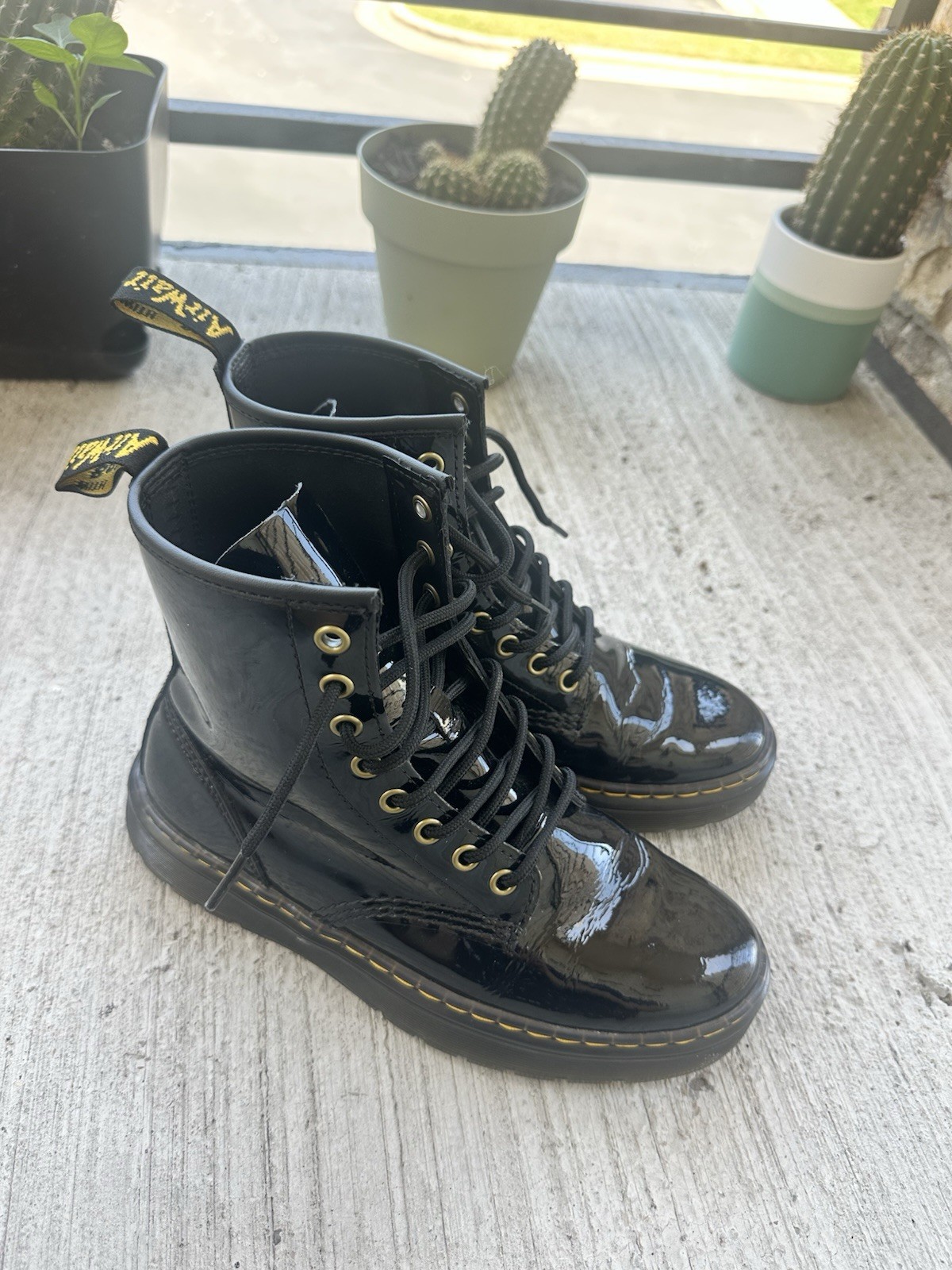 Dr. Martens Zavala Black Patent Leather Boots Women’s US 7 Lace Up Combat
