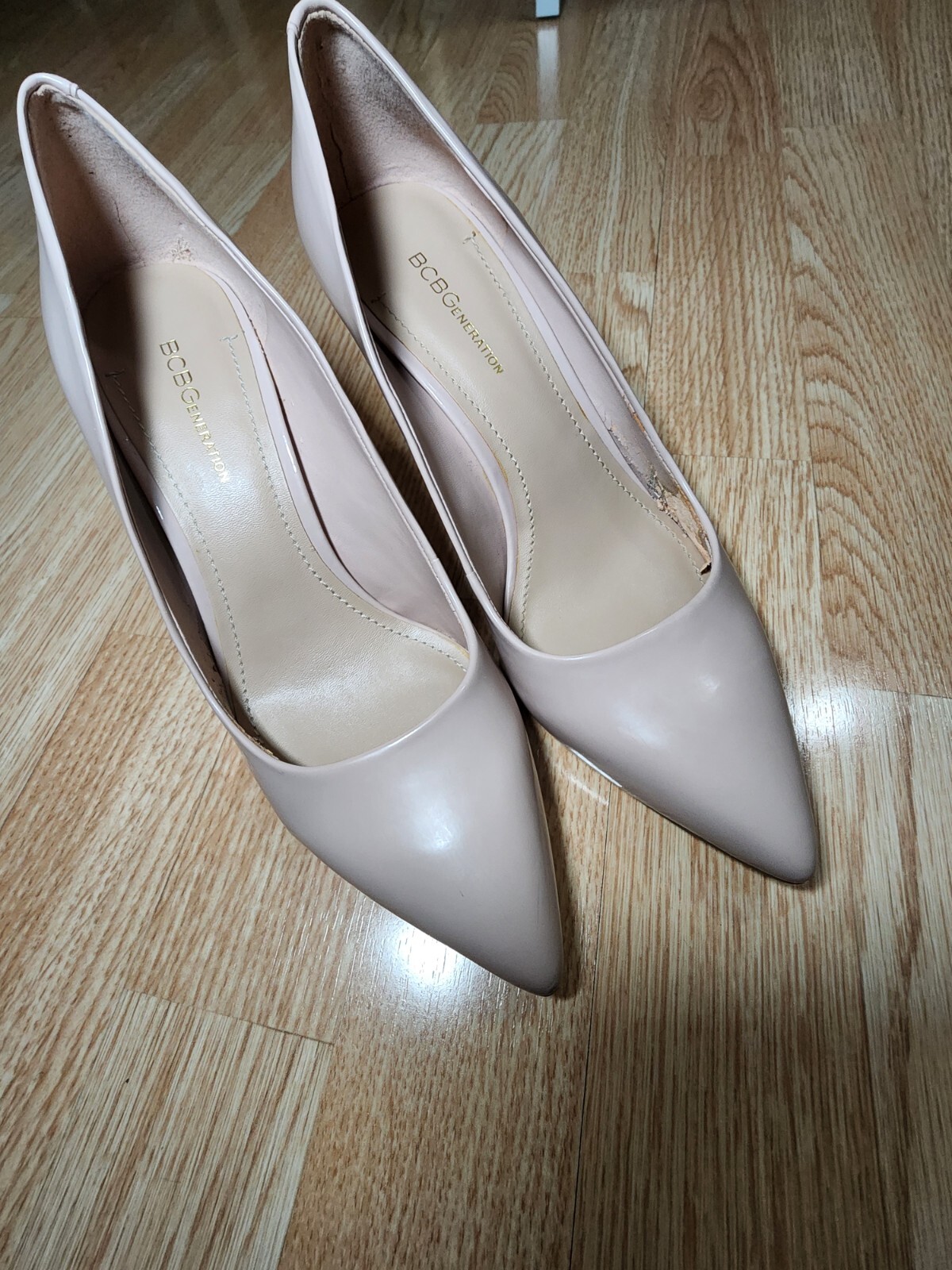 BCBGeneration size 8.5 pale pink nude pointed toe patent leather pumps heels