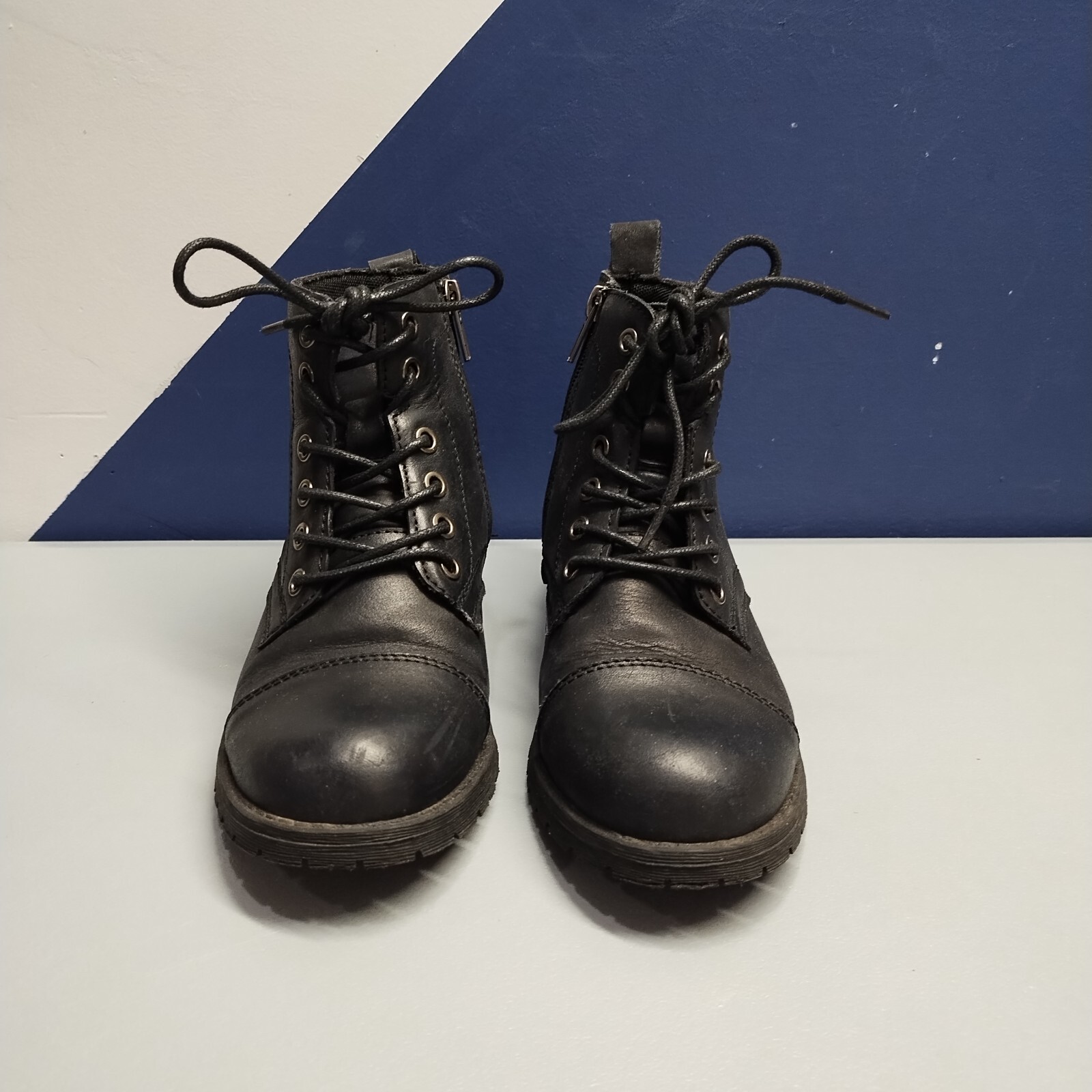 Vepose New York Ankle Boots Womens Size 6 Black Leather Rubber Sole Side Zipper