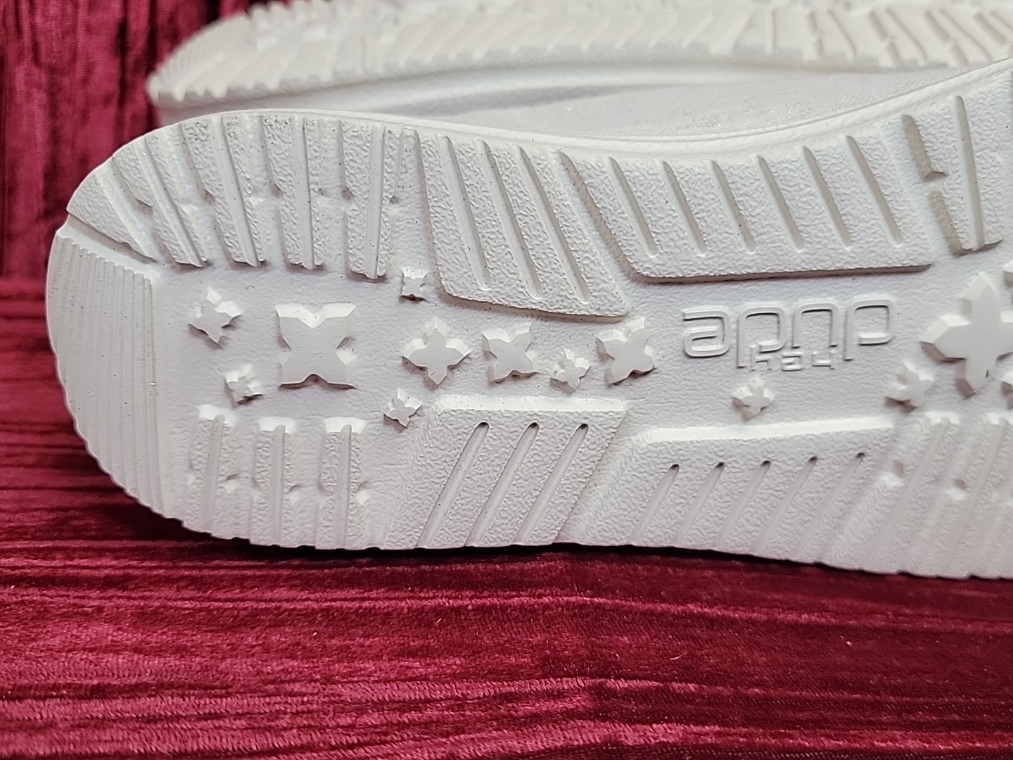 Hey Dude Ivory men’s 5 women’s 6.5 slip On casual shoe sheos new nwt Flats