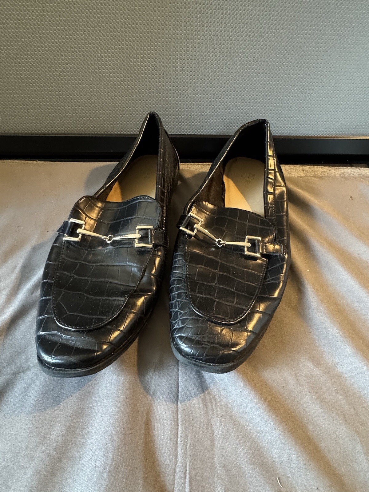H&M Black Alligator Skin Women’s Loafers Size Not Marked 38 – PREOWNED