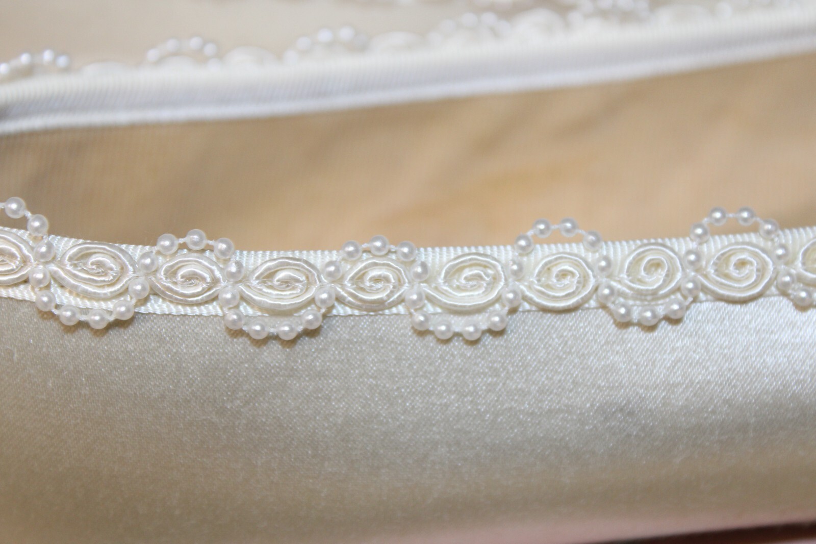 (EM)Women’s Dyeables™ Inc. White Satin Flat Shoes Wedding Formal Evening- Sz 9.5
