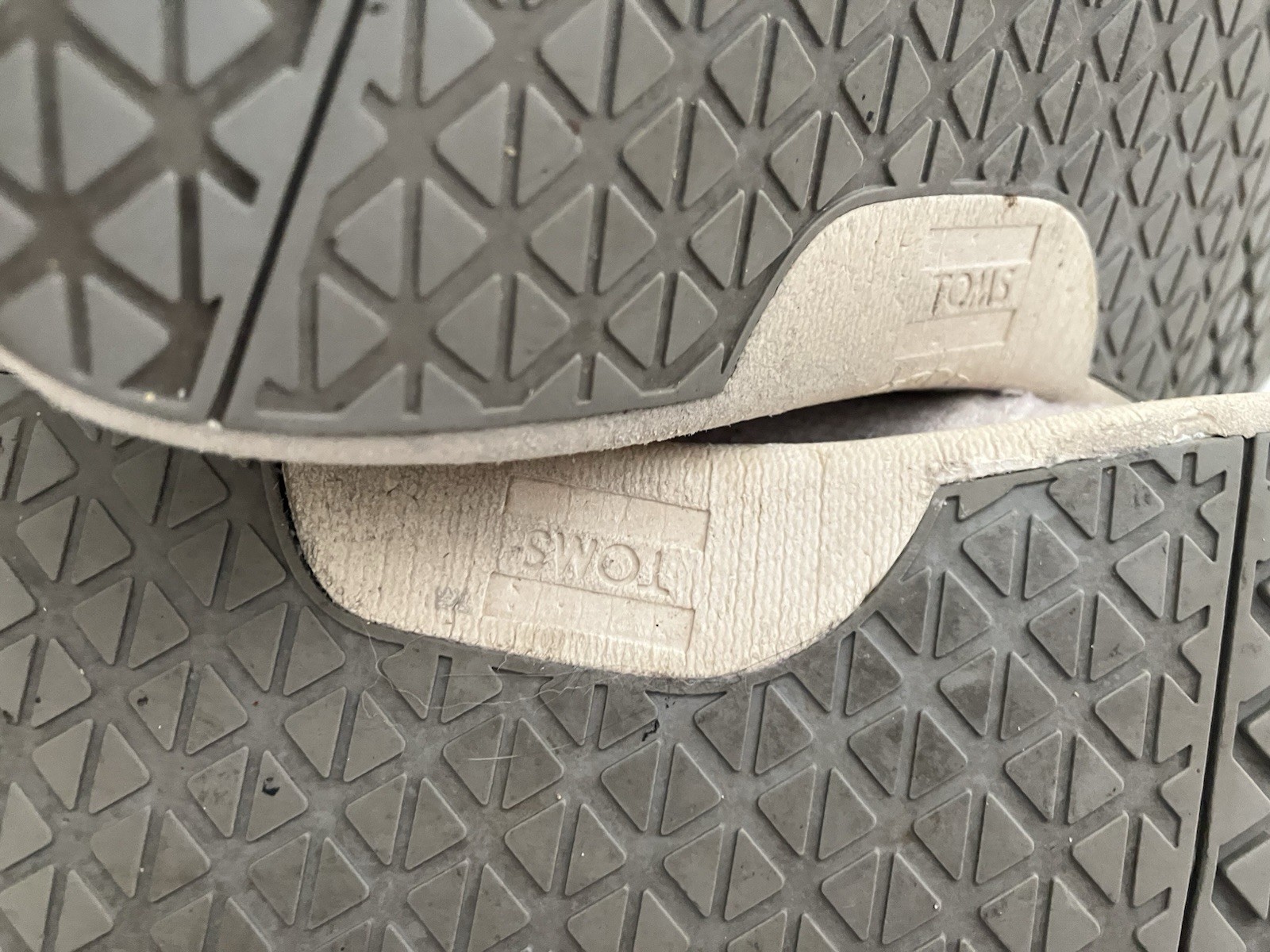 Women’s 7 Sneakers TOMS Del Rey w/shearling Oatmeal canvas outer
