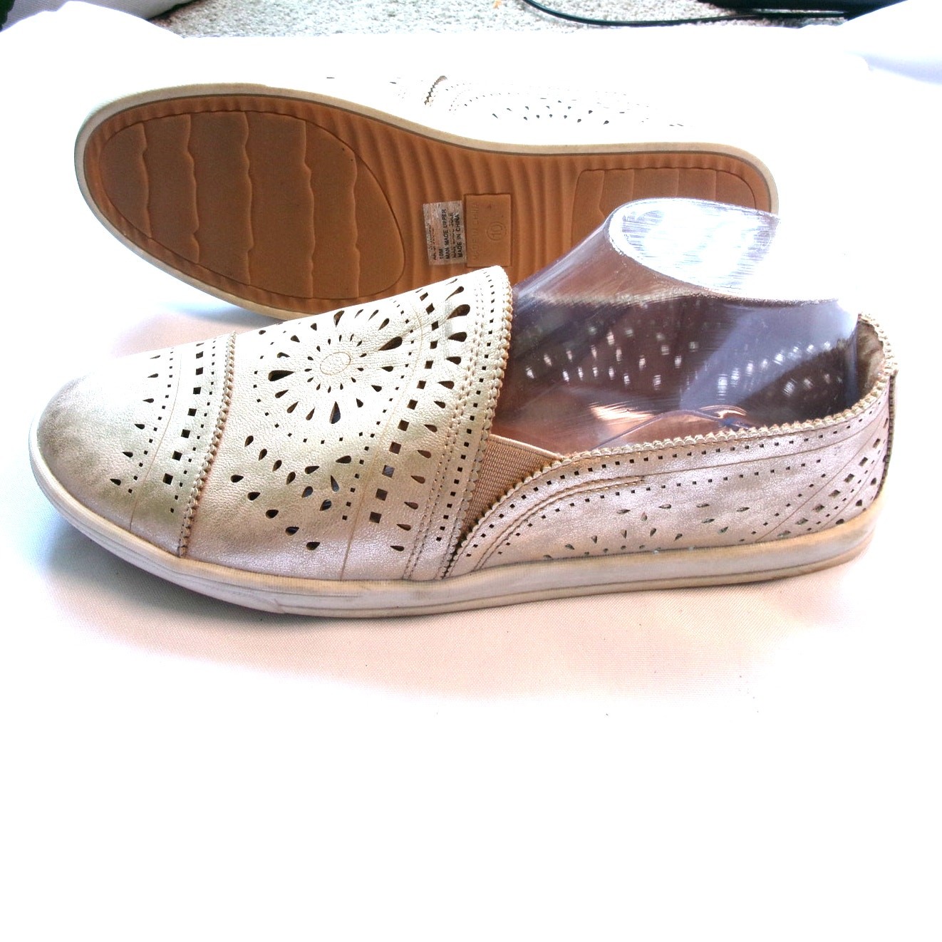 American Rag Shannen Metallic Gold Laser Cut Slip On Sneakers Women’s 10