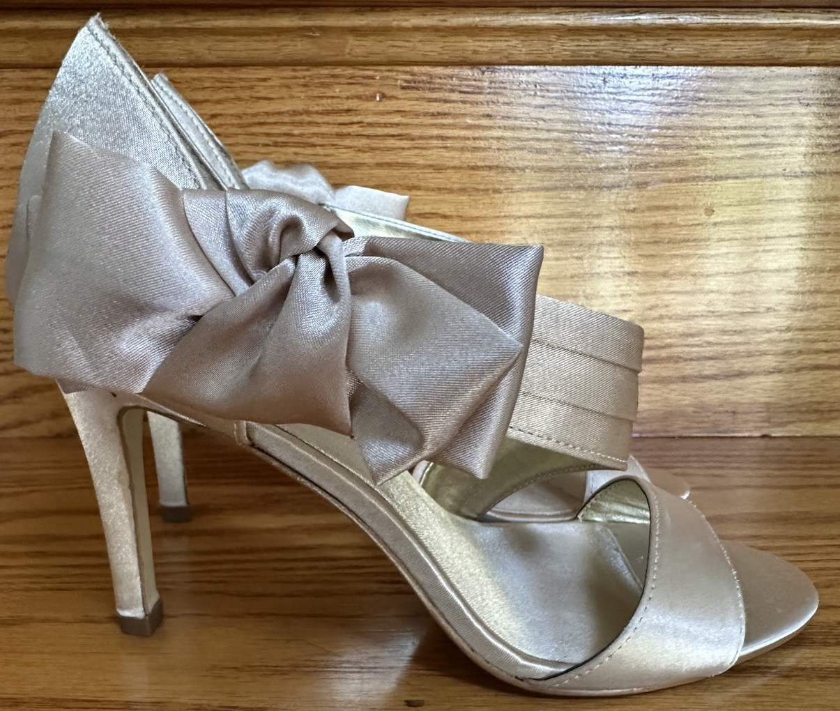 Lulu Townsend Satin Bow Heels size 6 3.5” Gold Champagne Dress Open Toe