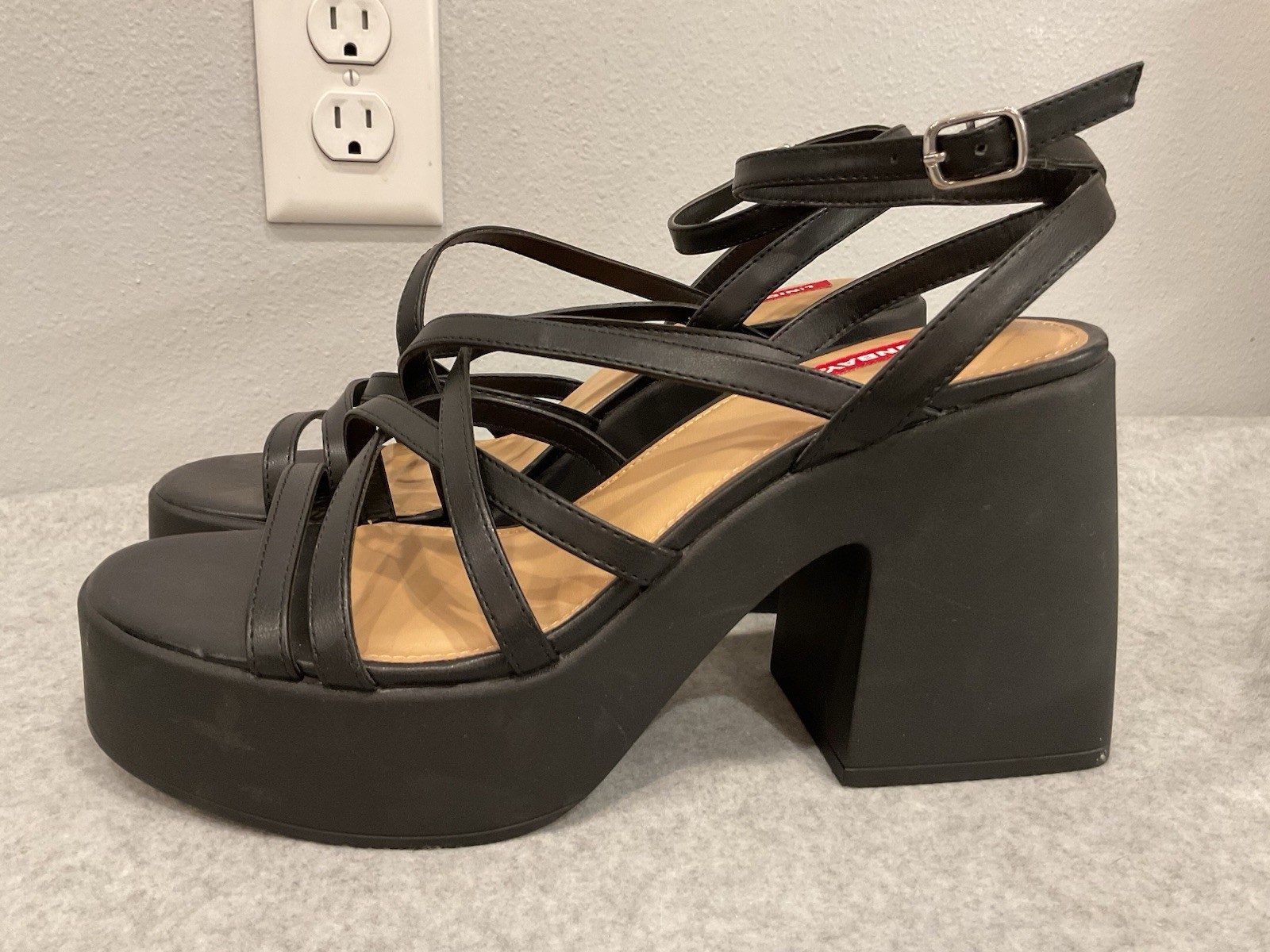 Vintage LN Y2k UnionBay Platform Chunky Black Strappy Sandals Shoes 11 Goth