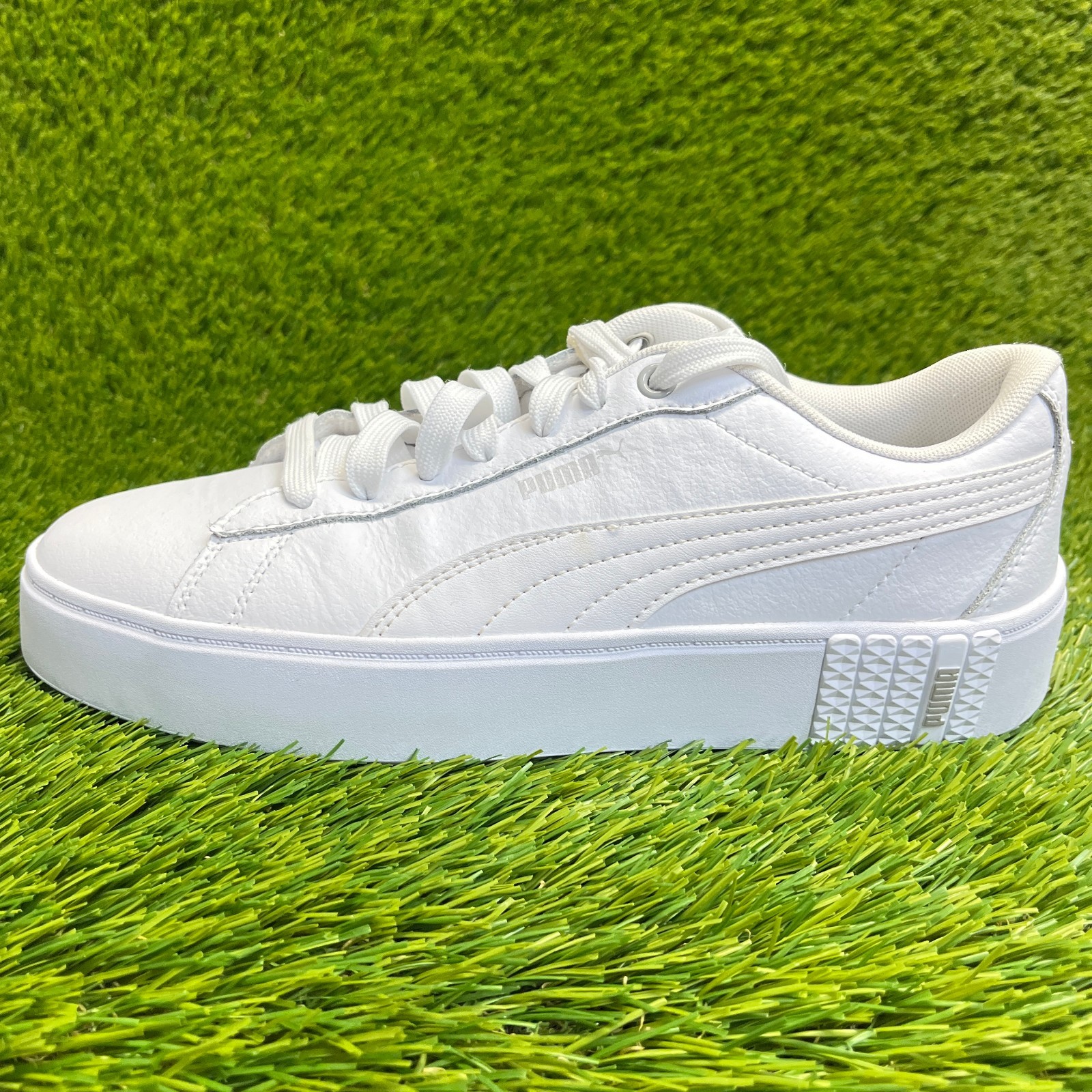 Puma Smash Platform V2 Womens Size 10 White Athletic Leather Shoes Sneakers