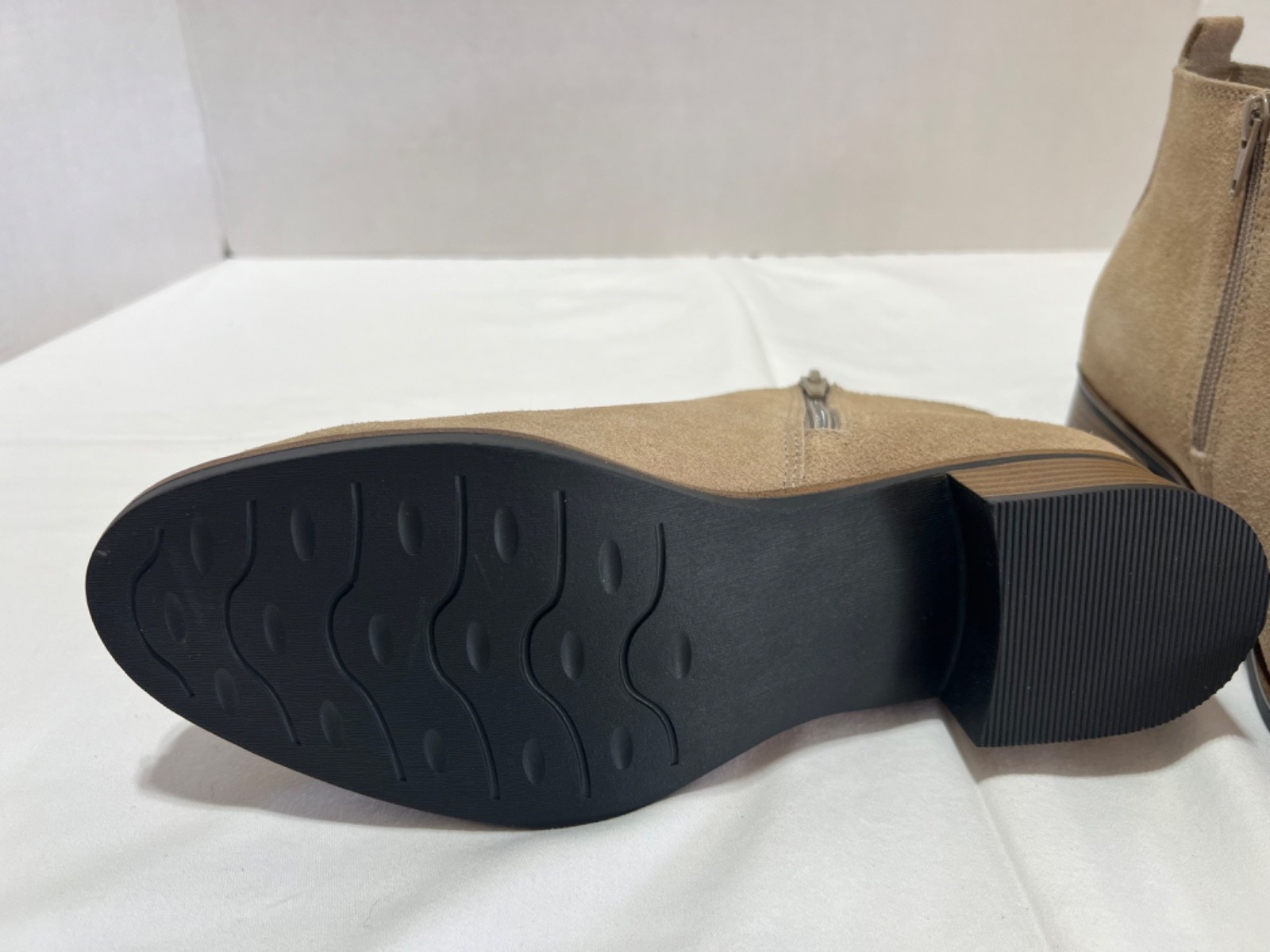Womens White Mountain Ankle Boot, size 10M, Beige, Suede Upper, side zipper.