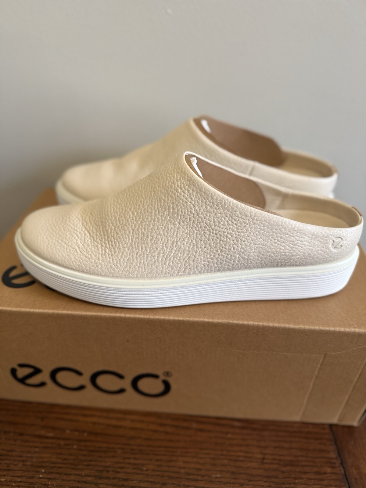 Ecco Soft 60 Low-Cut Slip-On Shoes Women’s US 10-10.5/ EU 41 — Limestone NEW