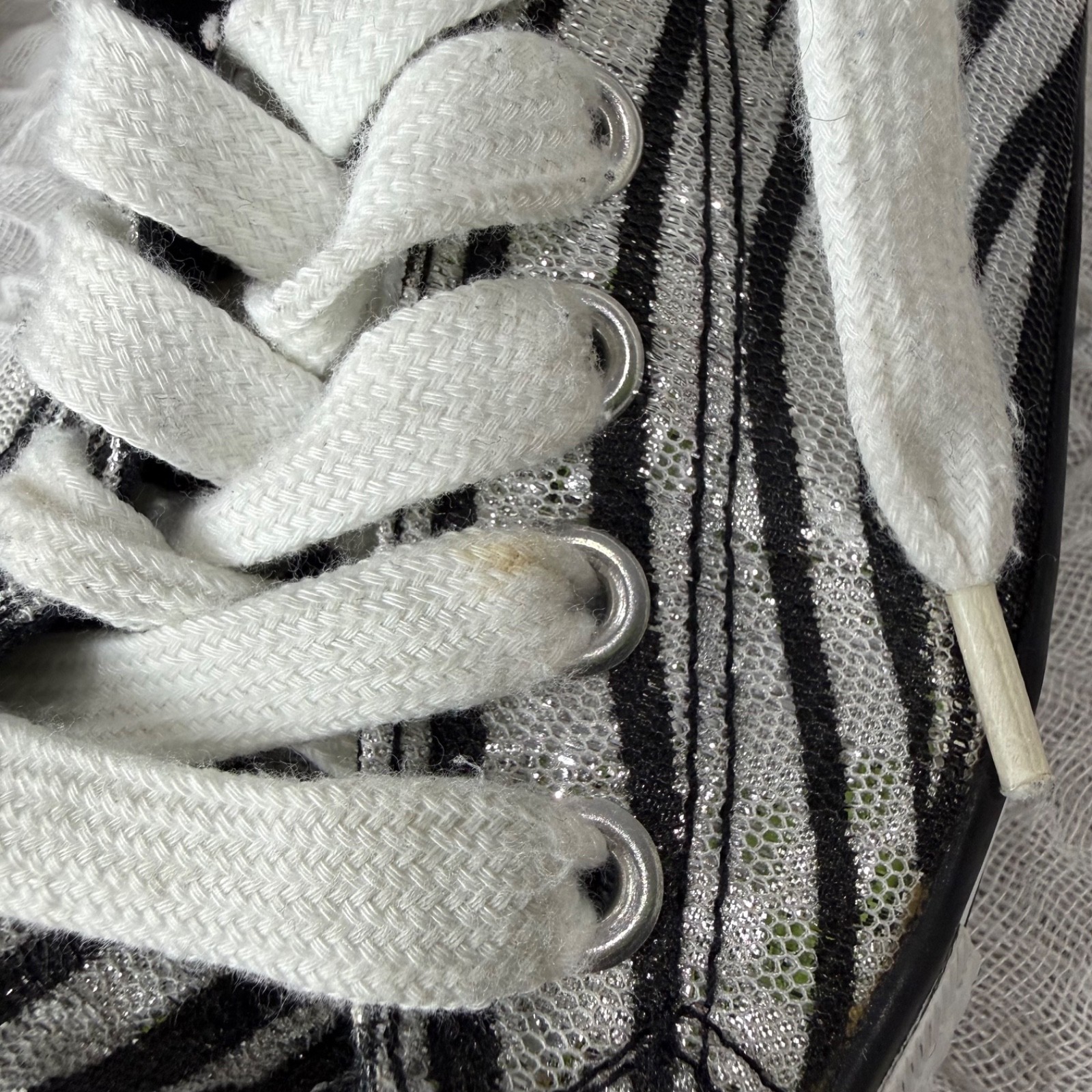 Gotta Flurt Womens 7.5 Zebra Print Sneakers Metallic Low Top Y2K Casual Indie