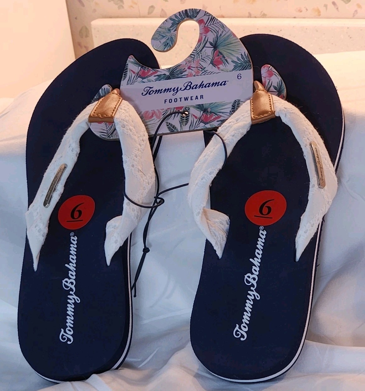 Tommy Bahama White Fabric Flip Flops Navy Blue 8