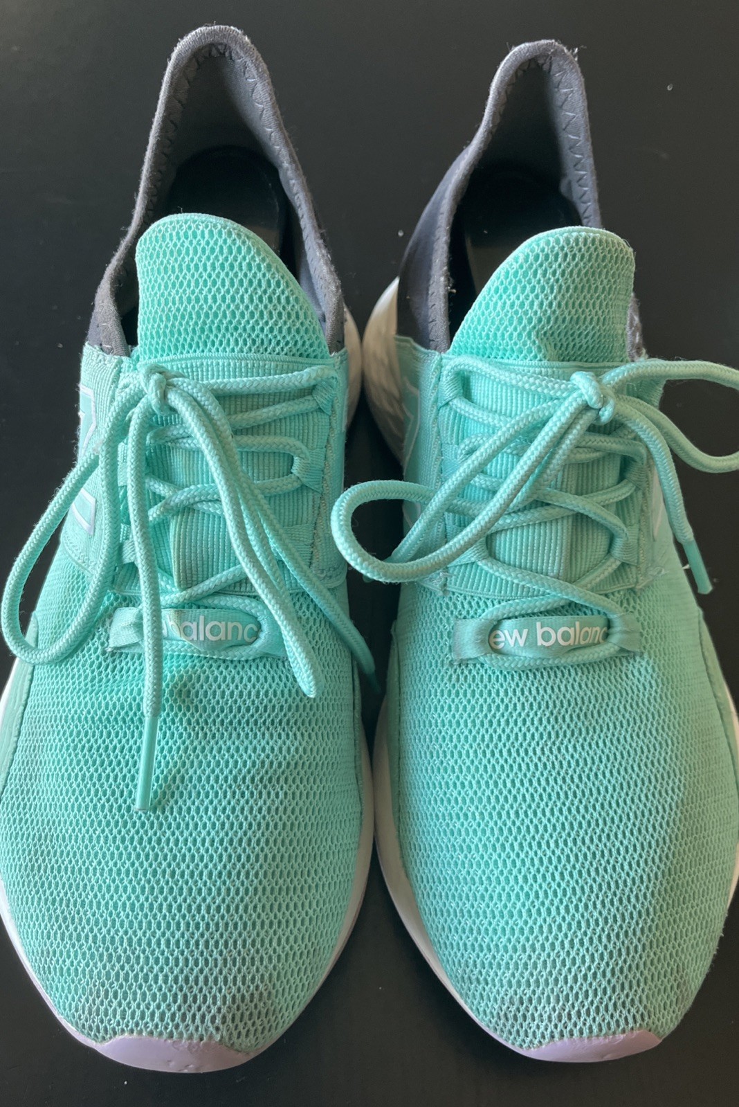 Women’s New Balance WROAV Size 9 US Sneakers/ Shoes Aqua