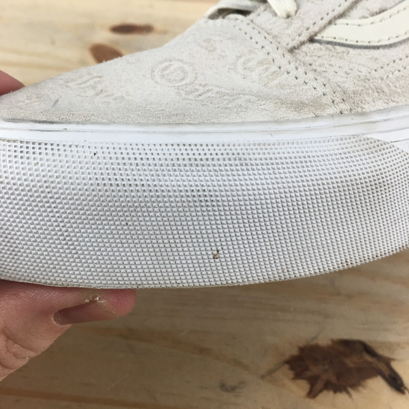 Vans Shoes Womens 10 Mens 8.5 Deboss Old Skool Sneakers Beige Lace Up Low 721356