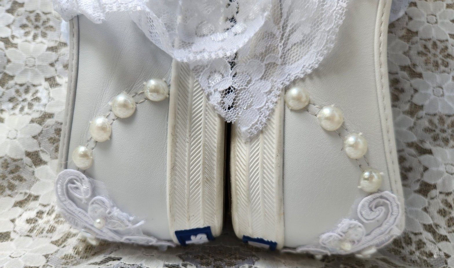 KEDS WHITE LEATHER WEDDING SNEAKERS Designed with Pearls Lace Sequins Women’s 7