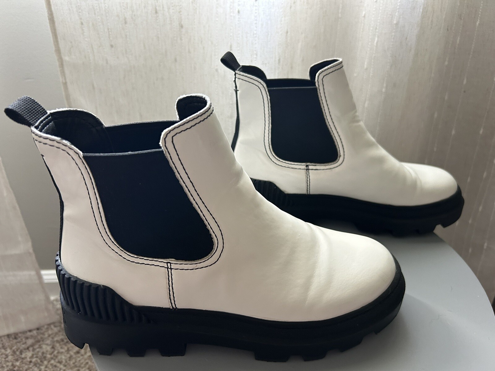 Sam Edelman Women’s Darielle White Chunky Lug Sole Street Style Boot Size 8.5