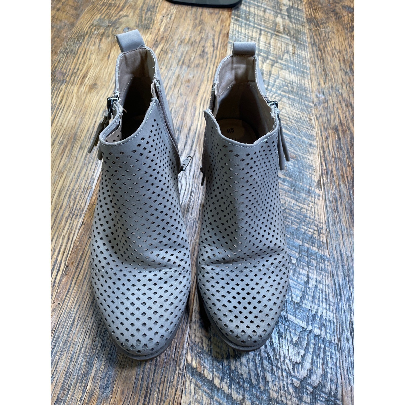 Womens Gray Perforated Ankle Boots Side Zip Tassel Block Heel Women Size 6