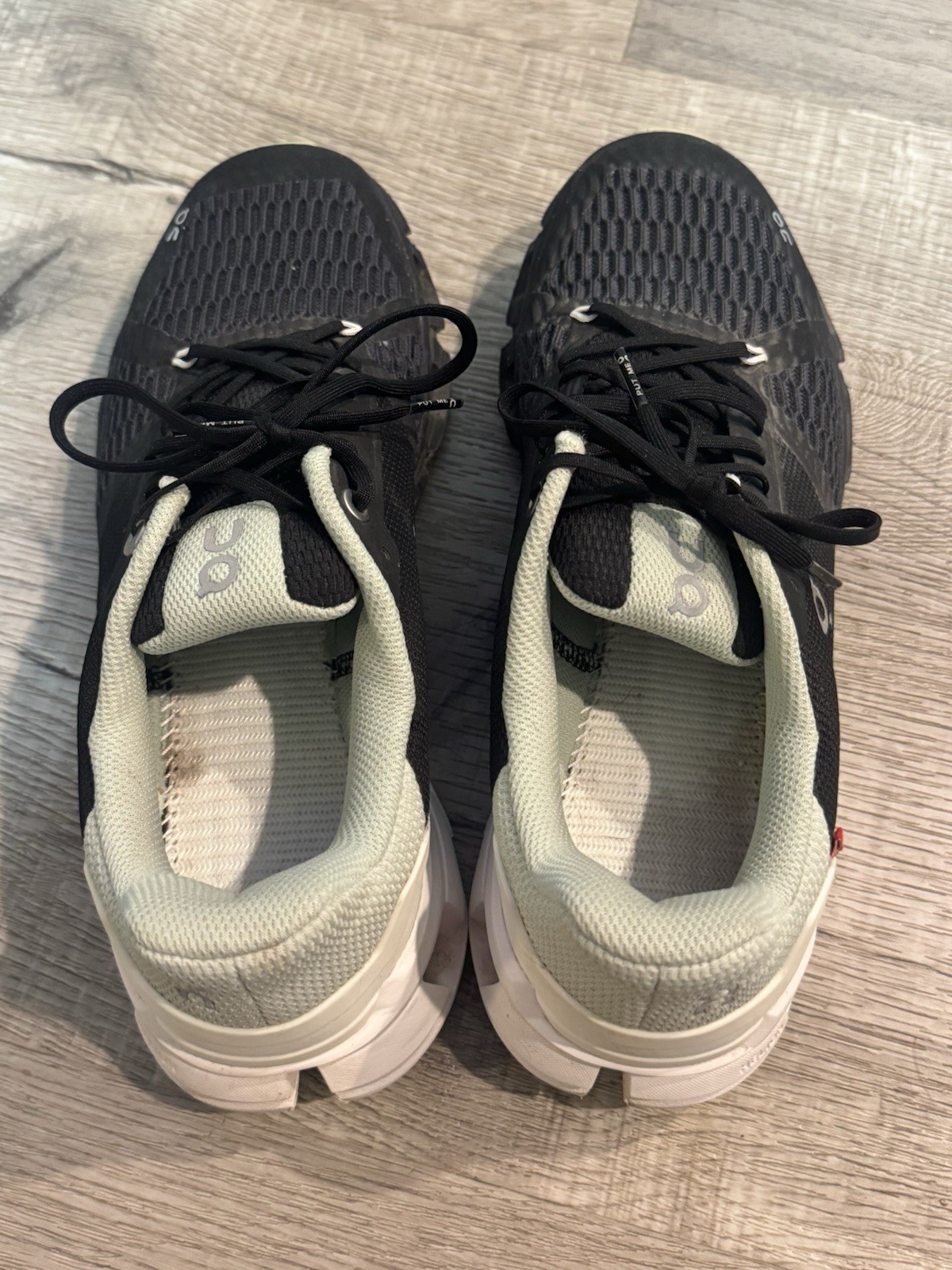 On Cloud Cloudflyer Women’s Size 8 Running Sneakers Black White Mint READ