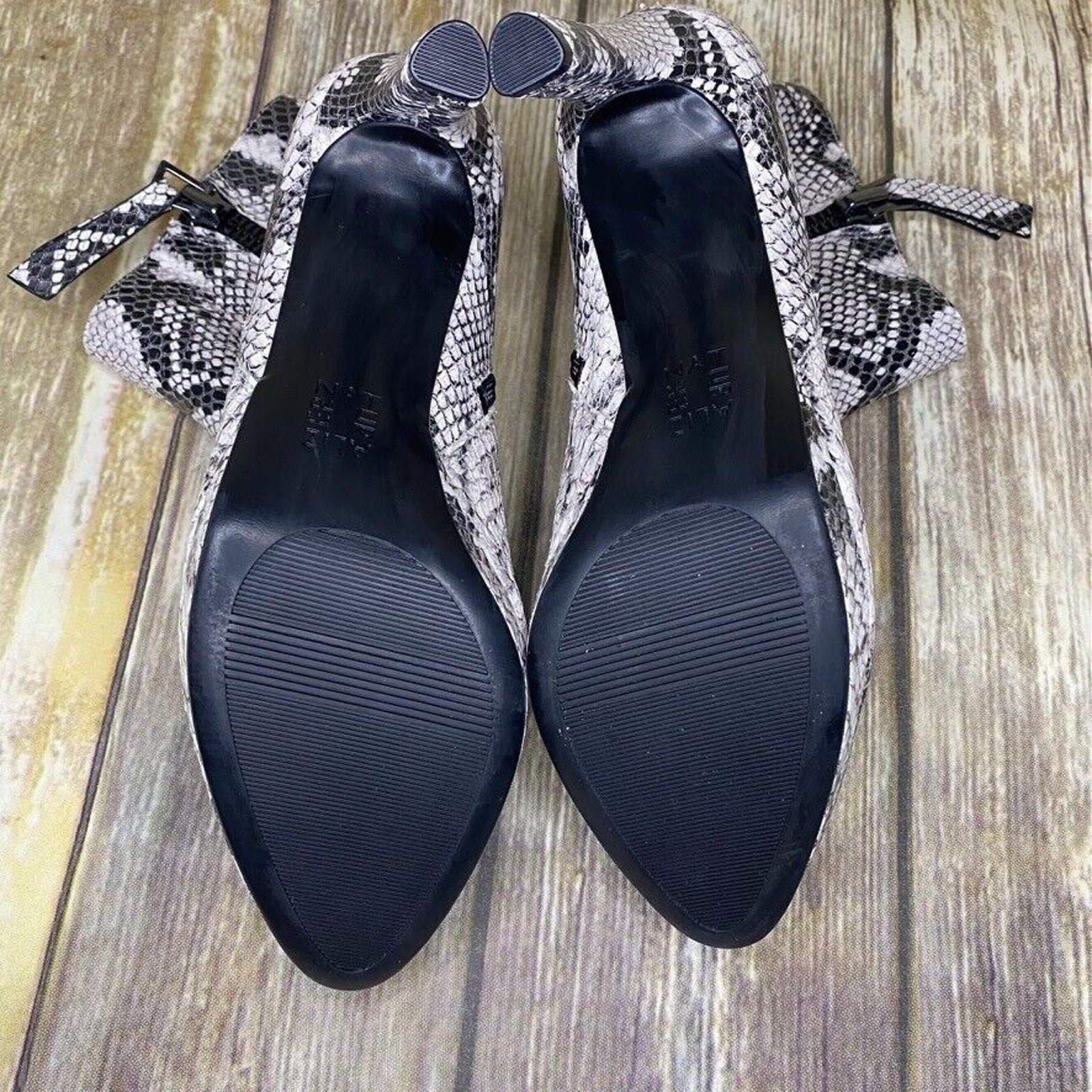 NWOT Womens Naturalizer «Tiana» Snake Print 2.5 in Heeled Bootie size 6.5