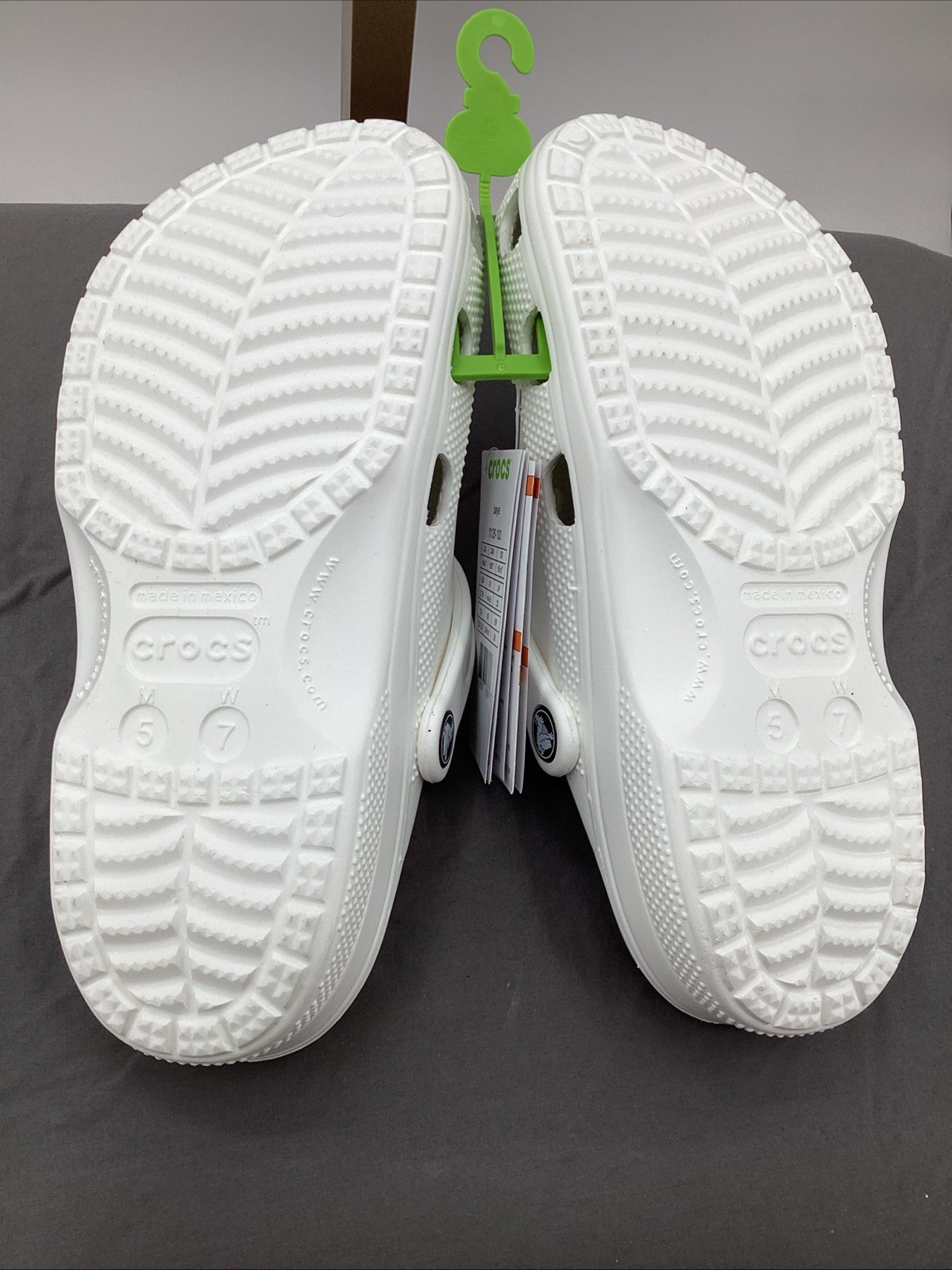 Crocs Adult Baya Clogs in White Size Men’s 5, Women’s 7 NWT
